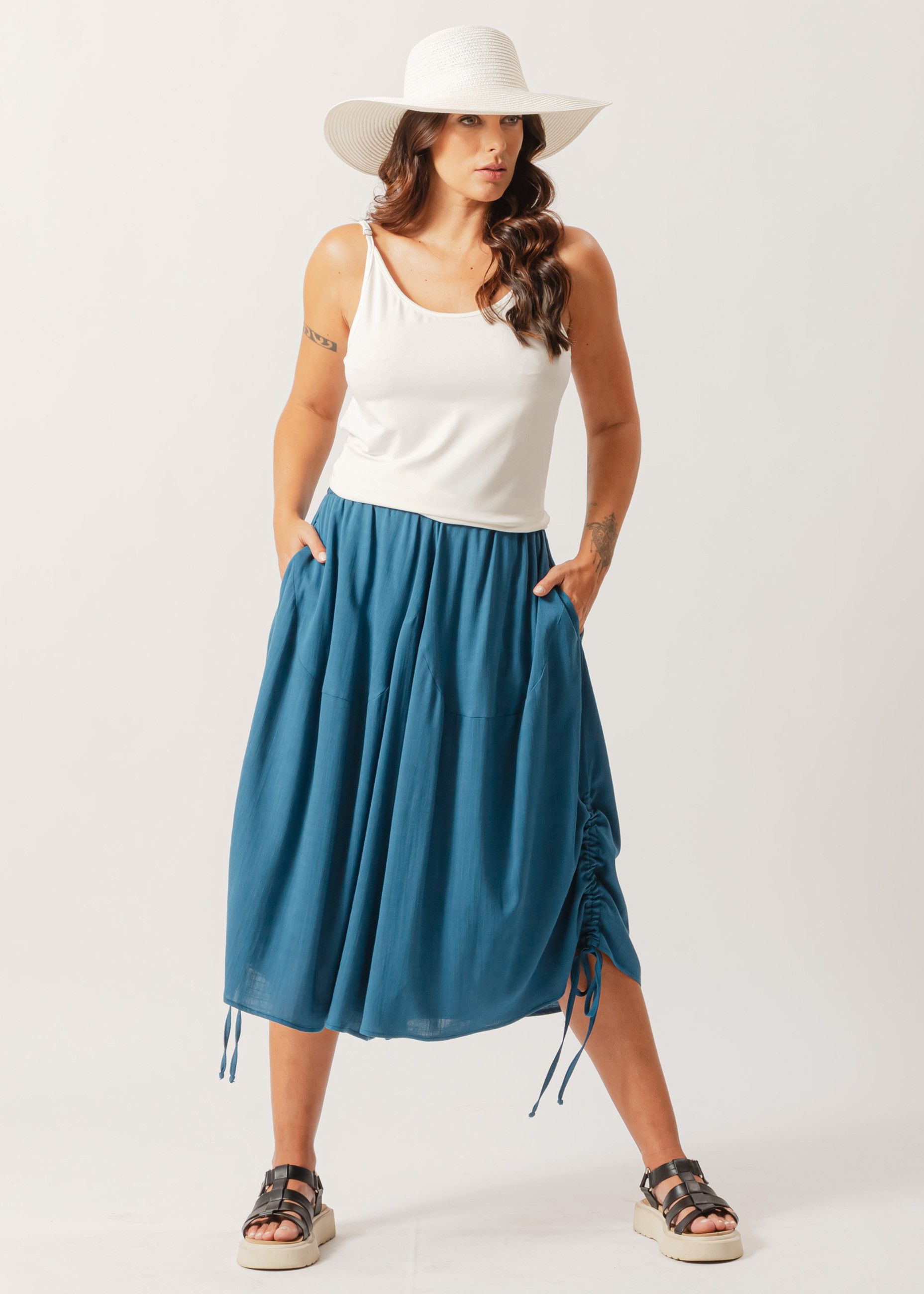 Calça Pantacourt Linho Azul Petróleo