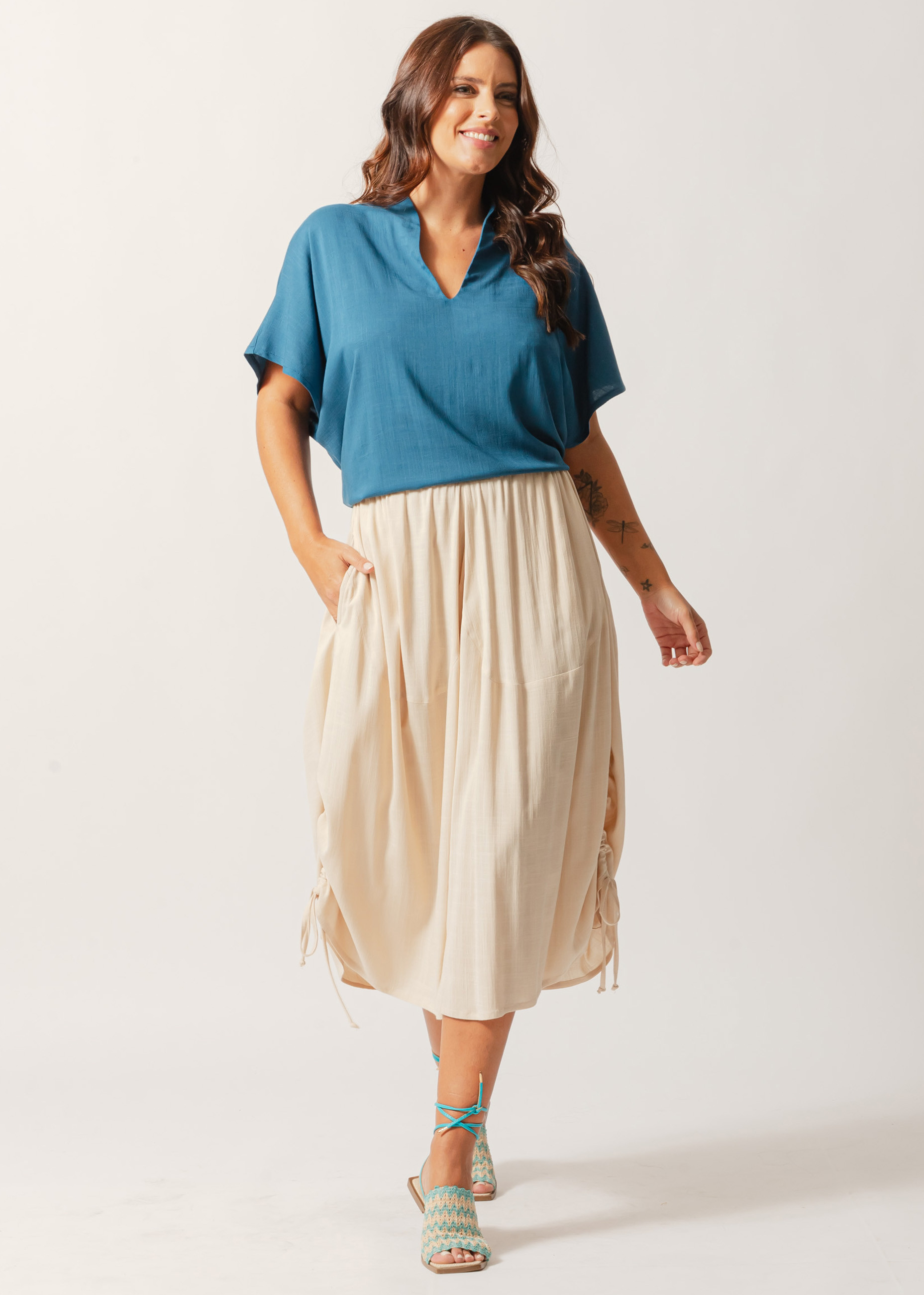 Blusa Gola Linho Azul Petróleo