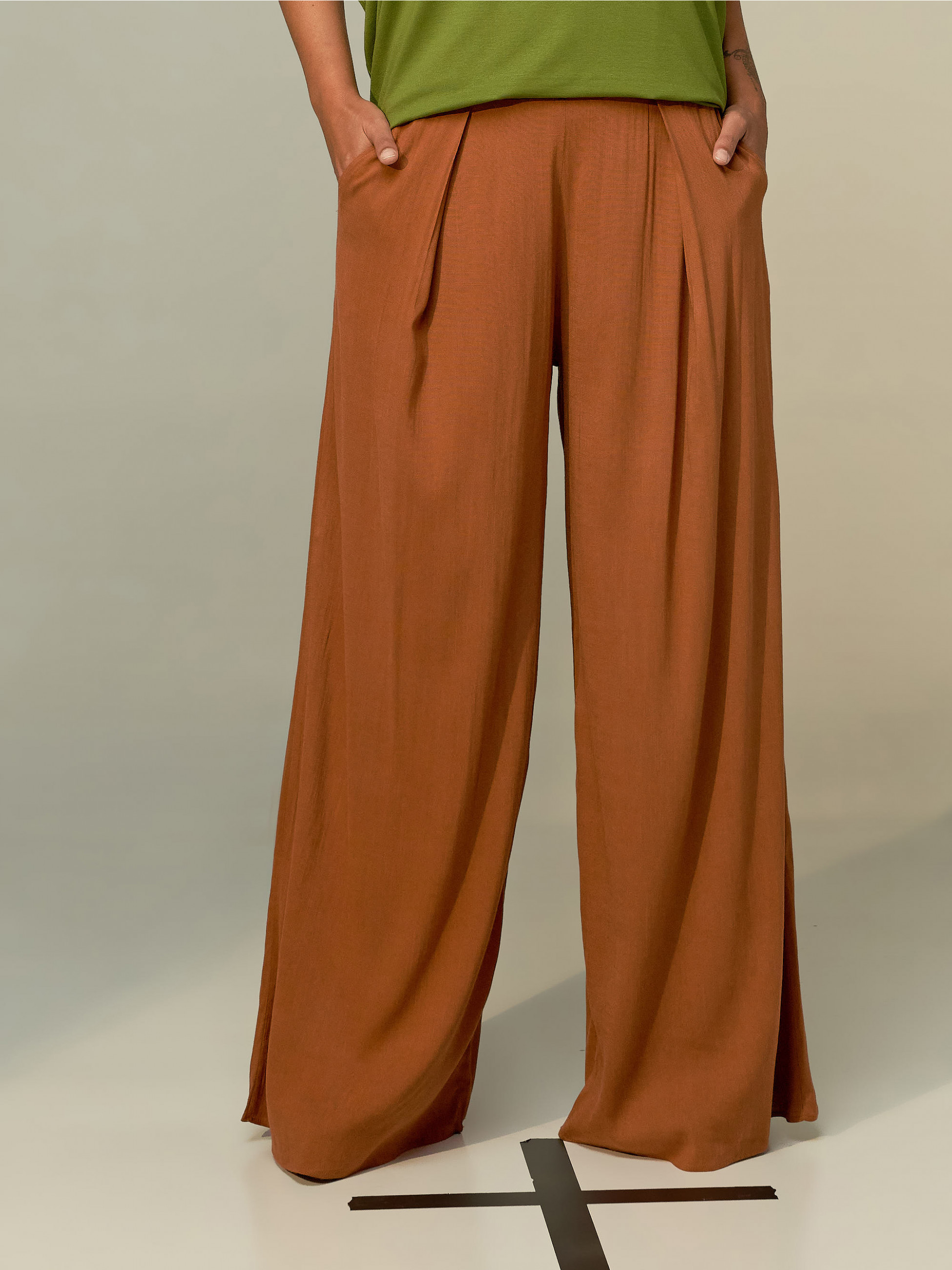 Calça Pantalona Linho Pregas Tamarindo