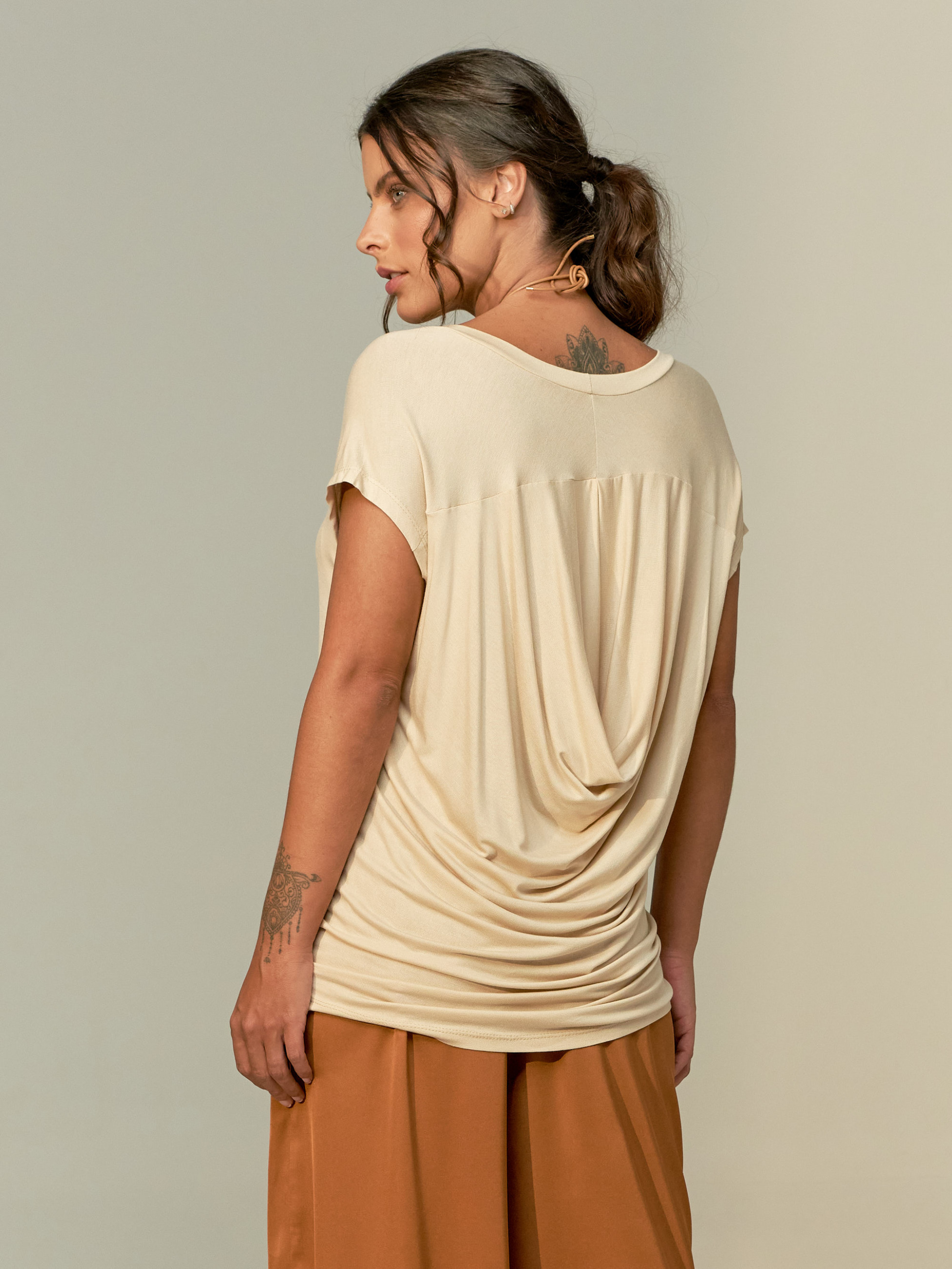 Blusa Soft Drapeada Costa Areia