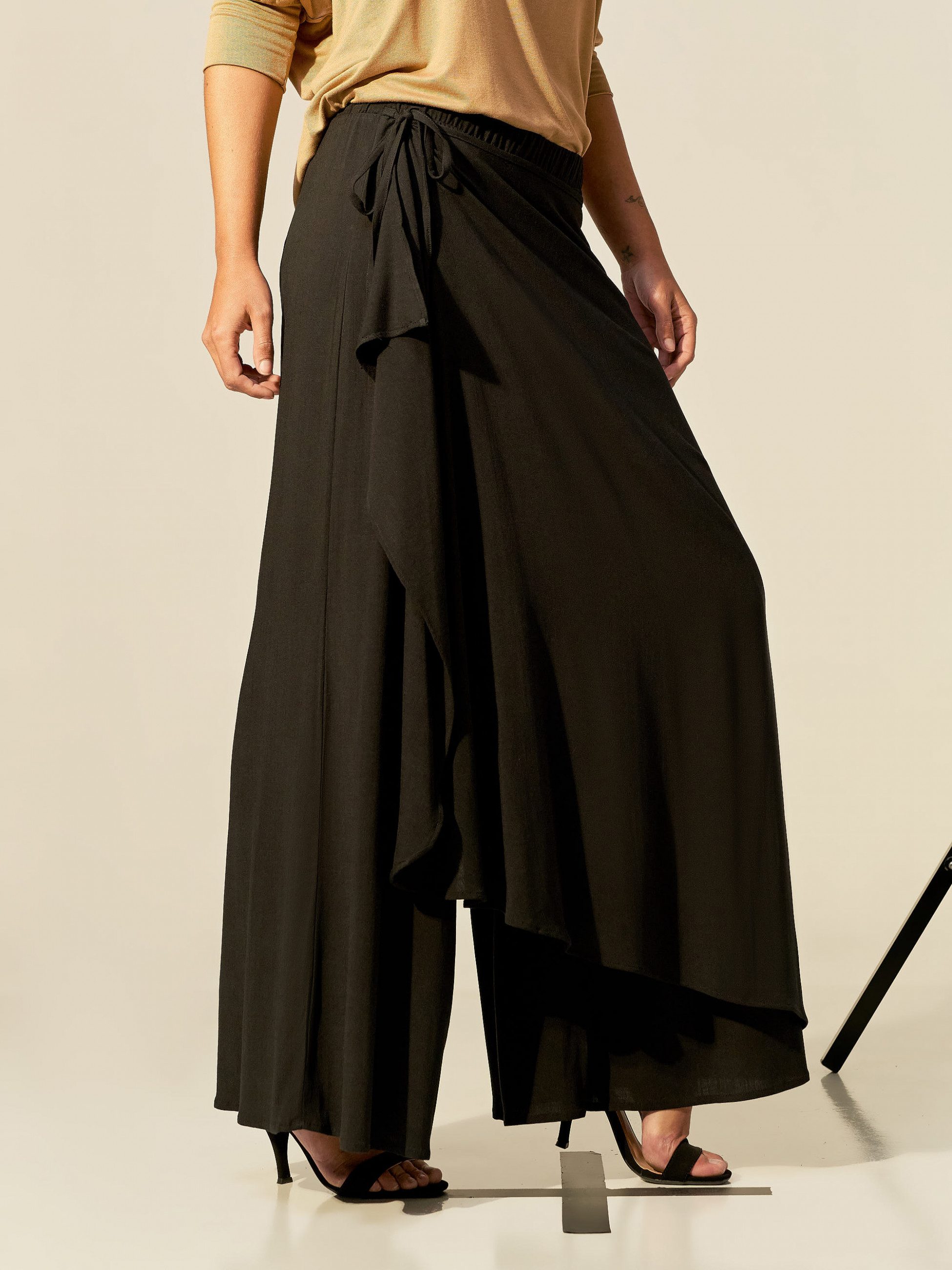 Calça Saia Linho Preta