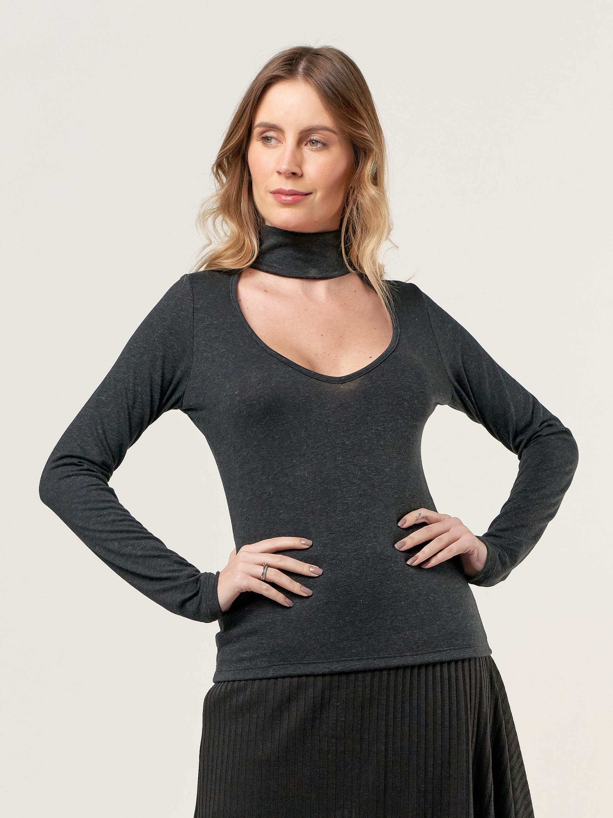 Blusa Gola Decote Chumbo