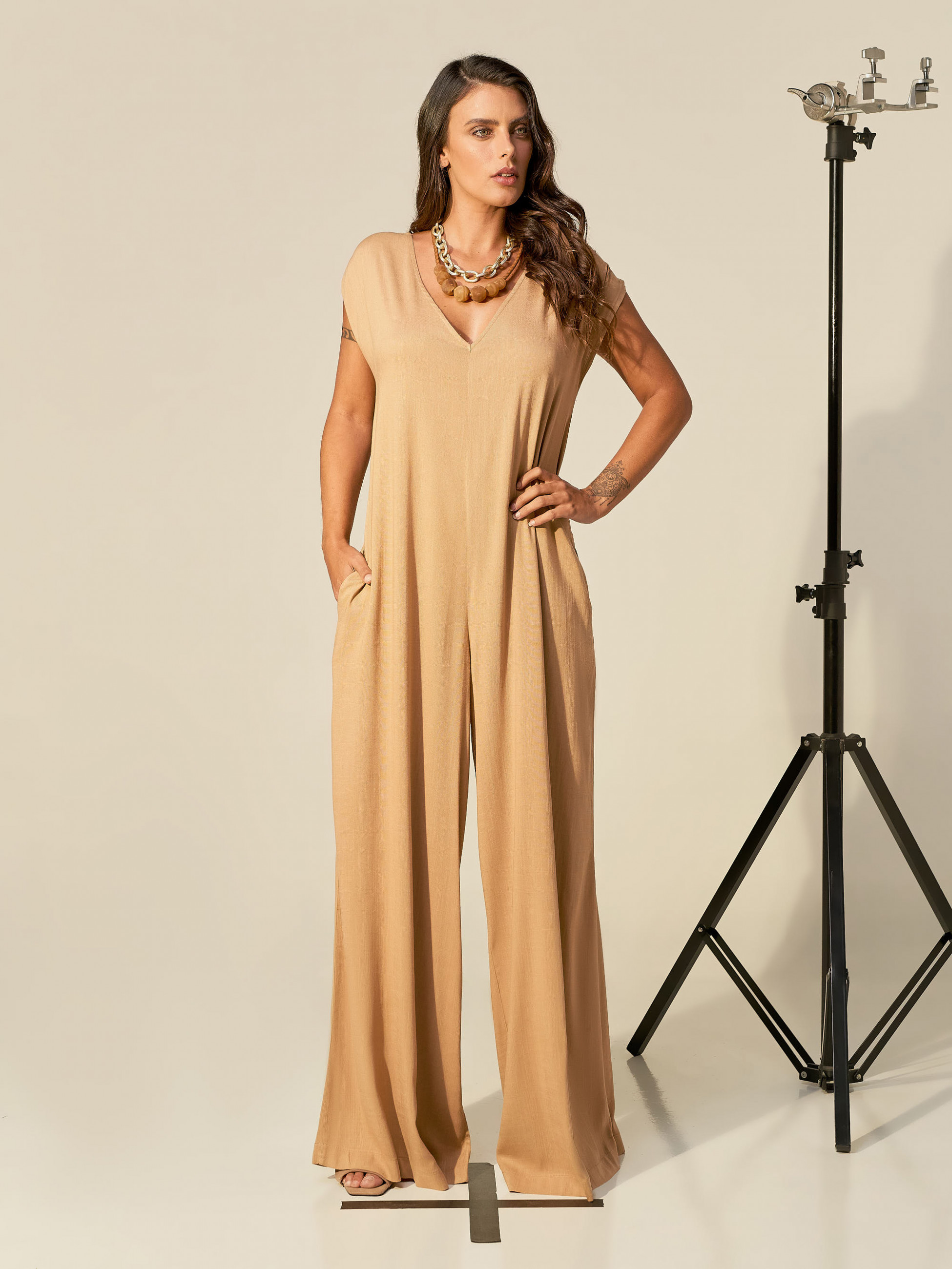 Macacão Pantalona Linho Areia