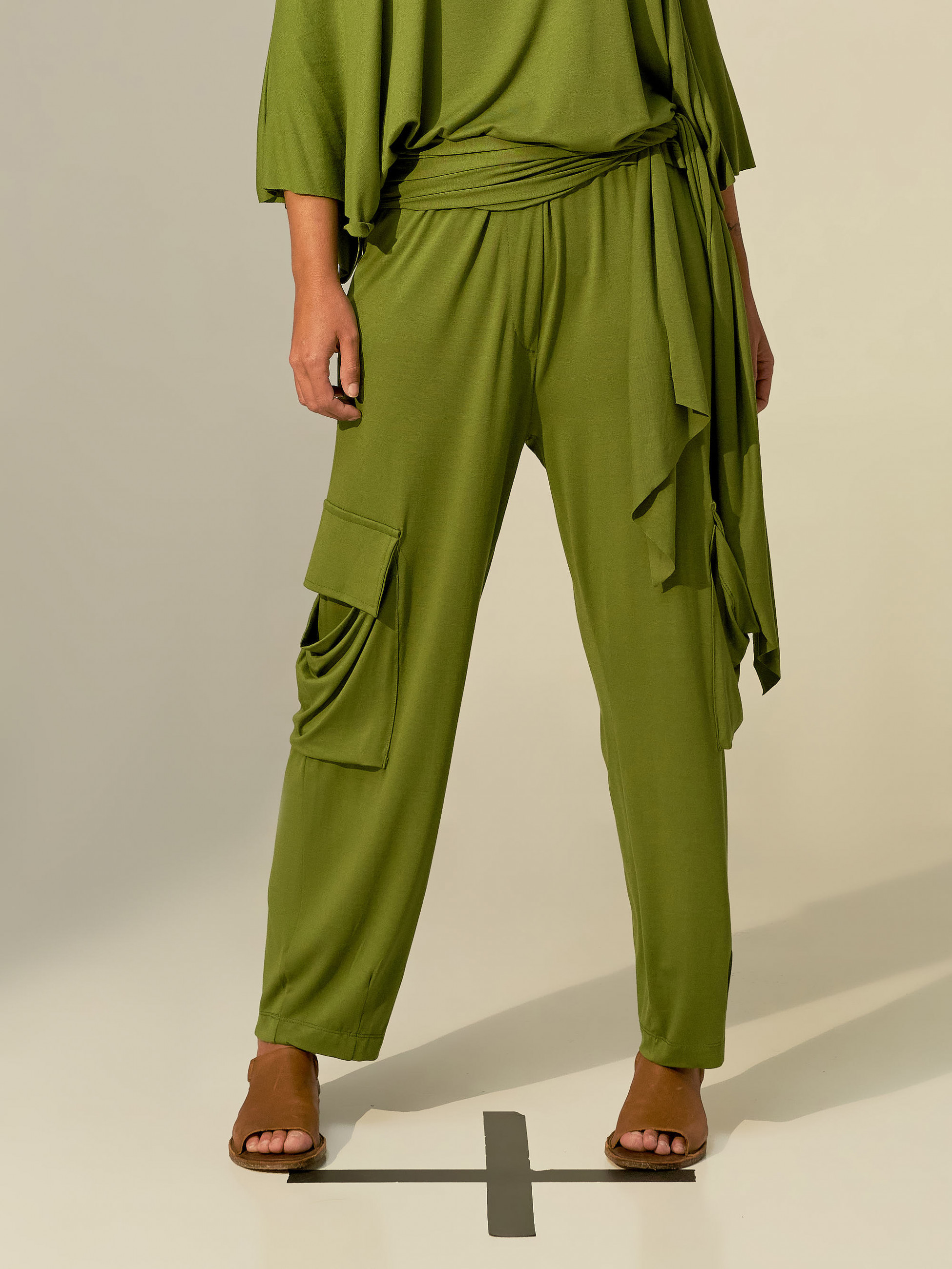 Calça Pantacourt Bolso Lateral Abacate