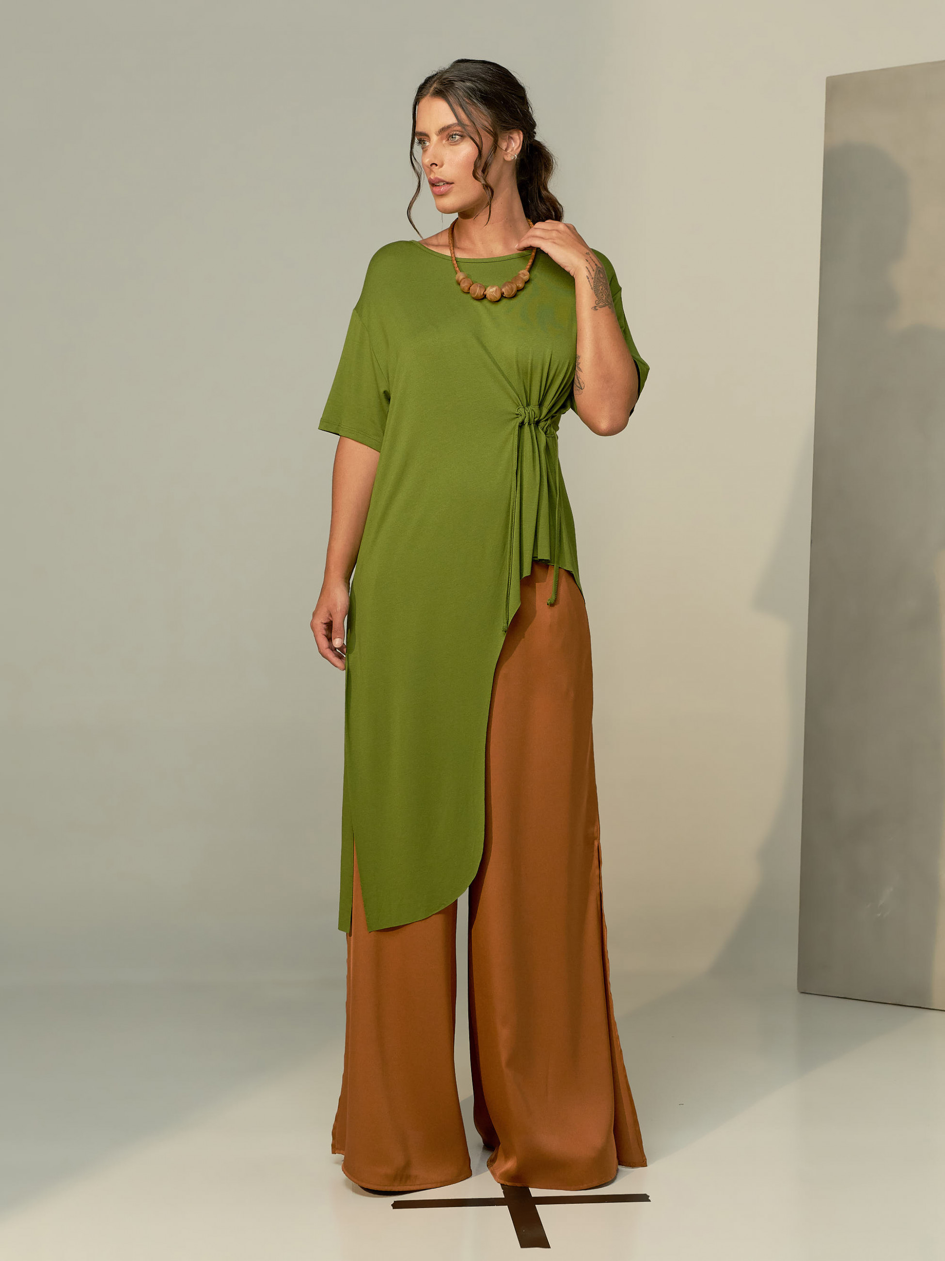 Blusa Assimétrica Franzida Abacate