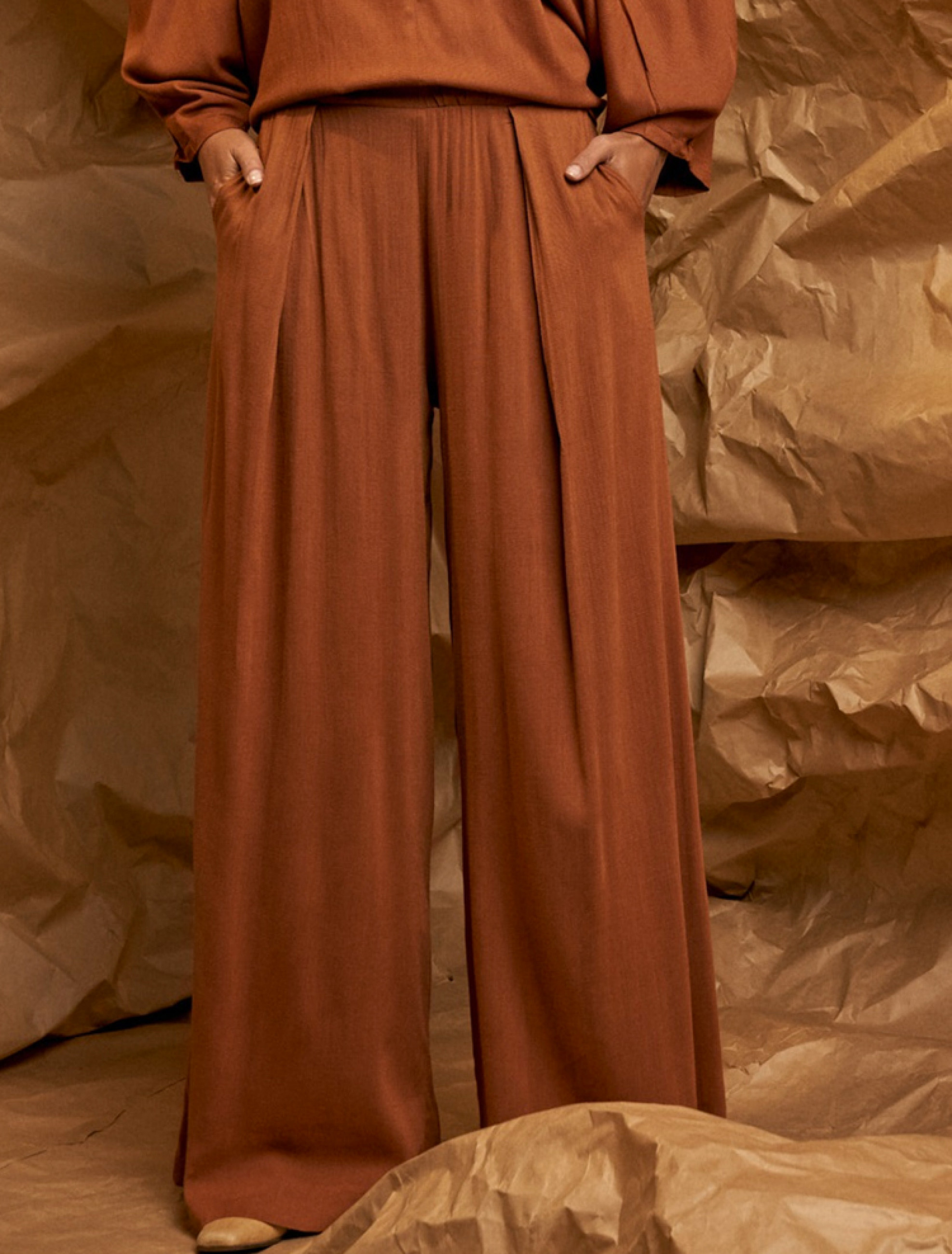 Calça Pantalona Linho Pregas Ferrugem