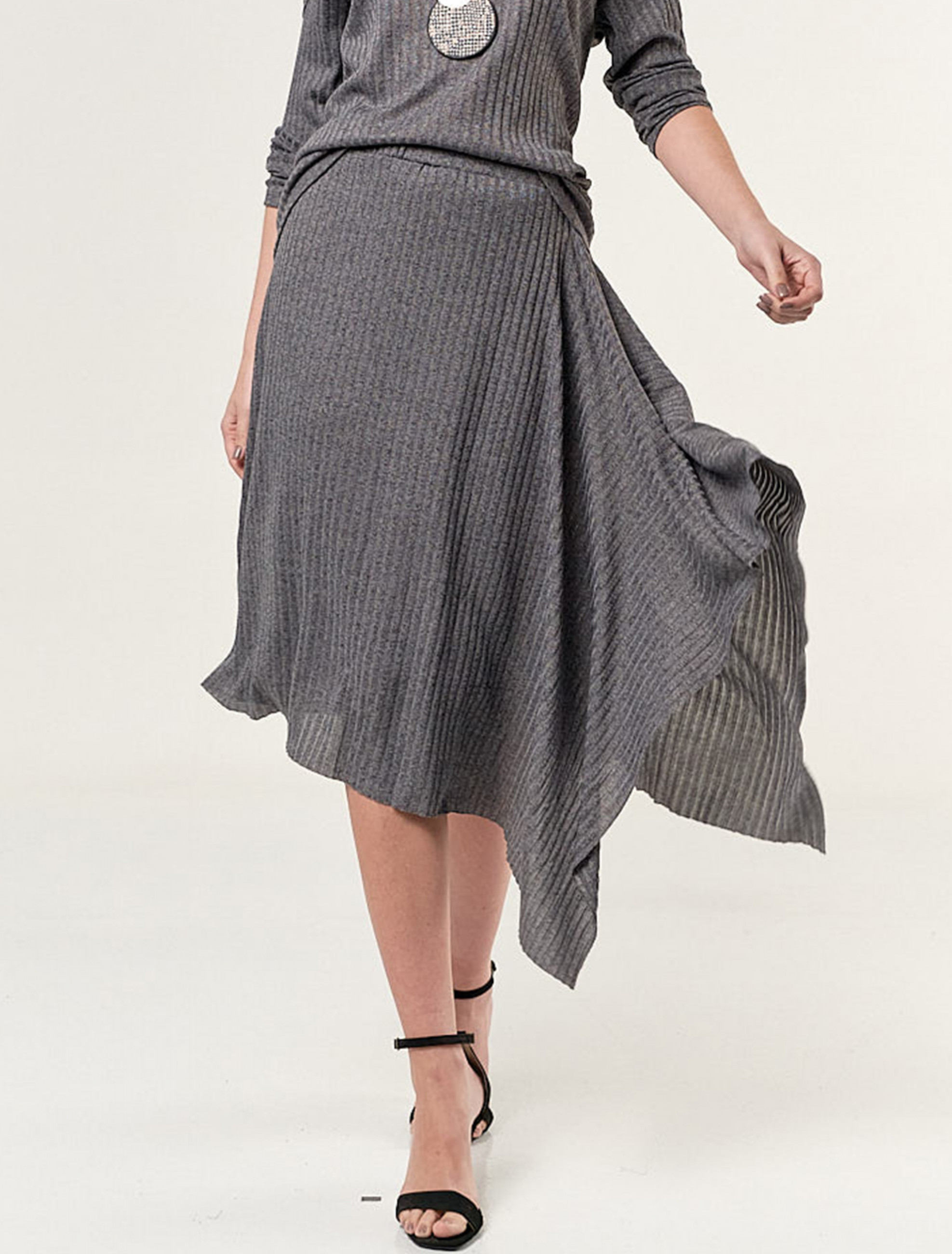 Saia Canelada Assimétrica Cinza