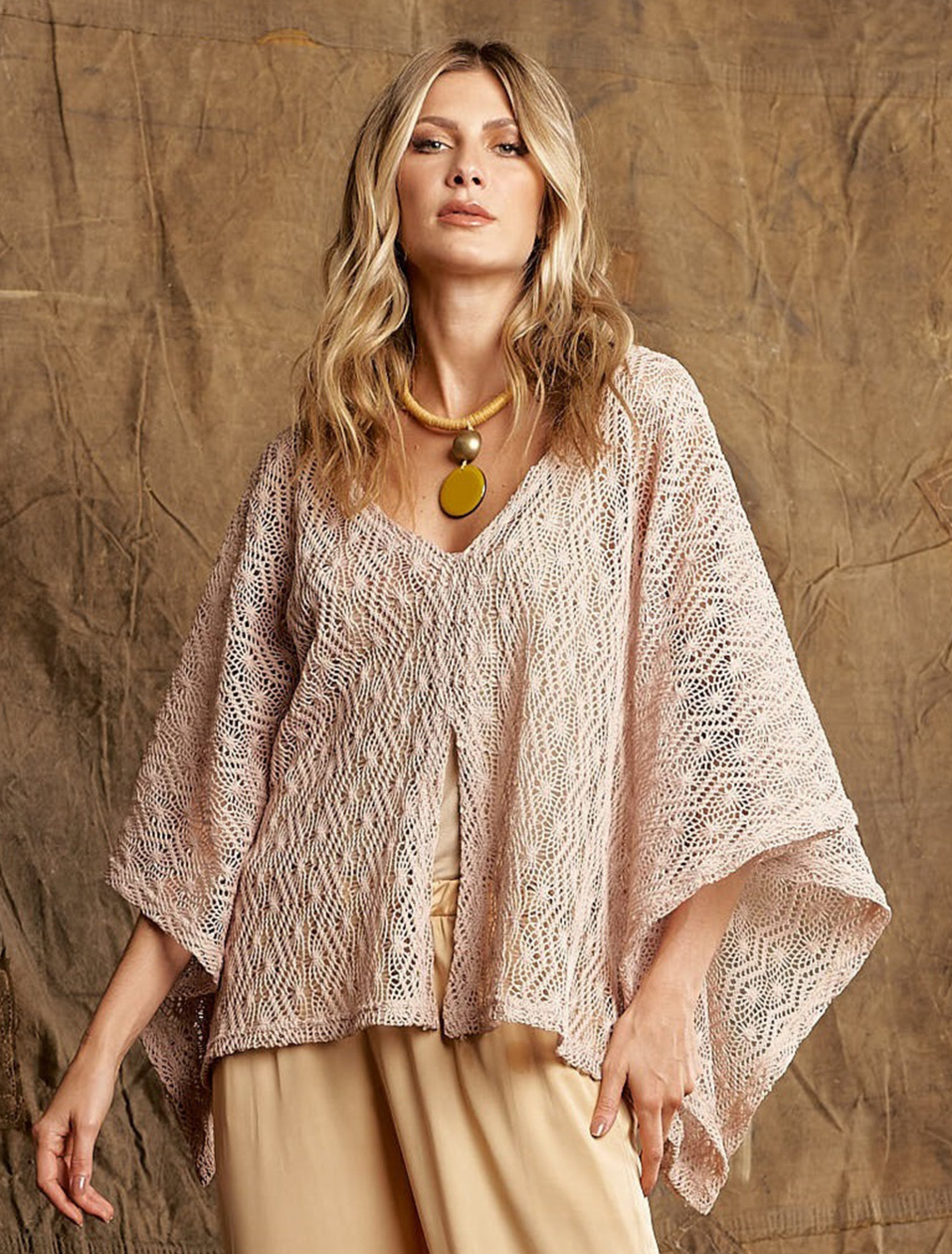 Blusa Quadrada Crochê Areia