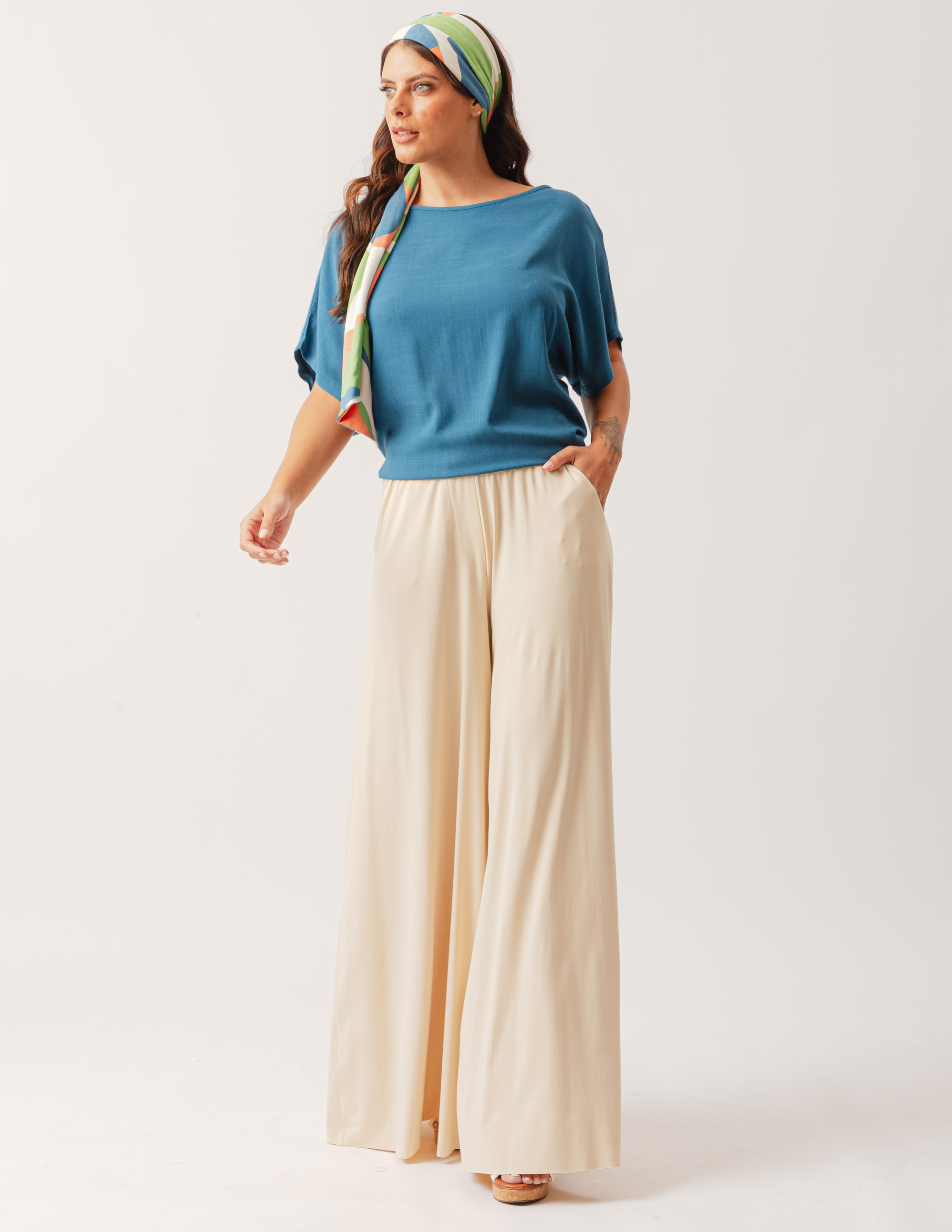 Blusa Quadrada Linho Azul Petróleo