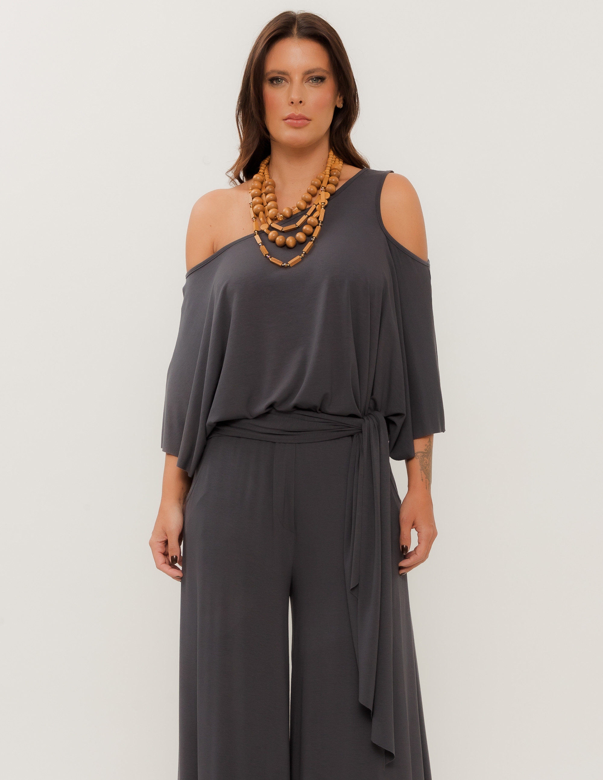 Blusa Abertura Ombros Faixa Cinza Calcário