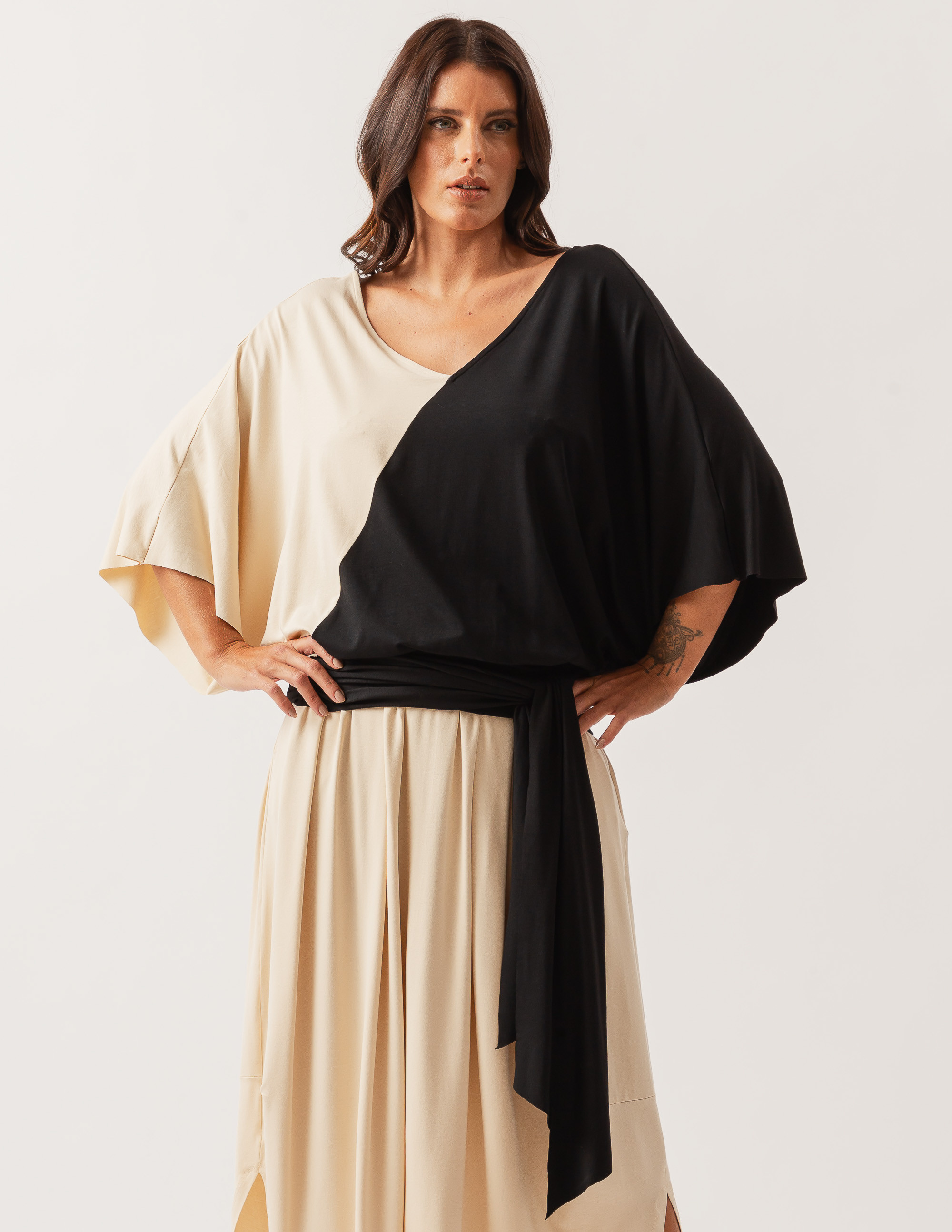 Blusa Morcego Bicolor Preta