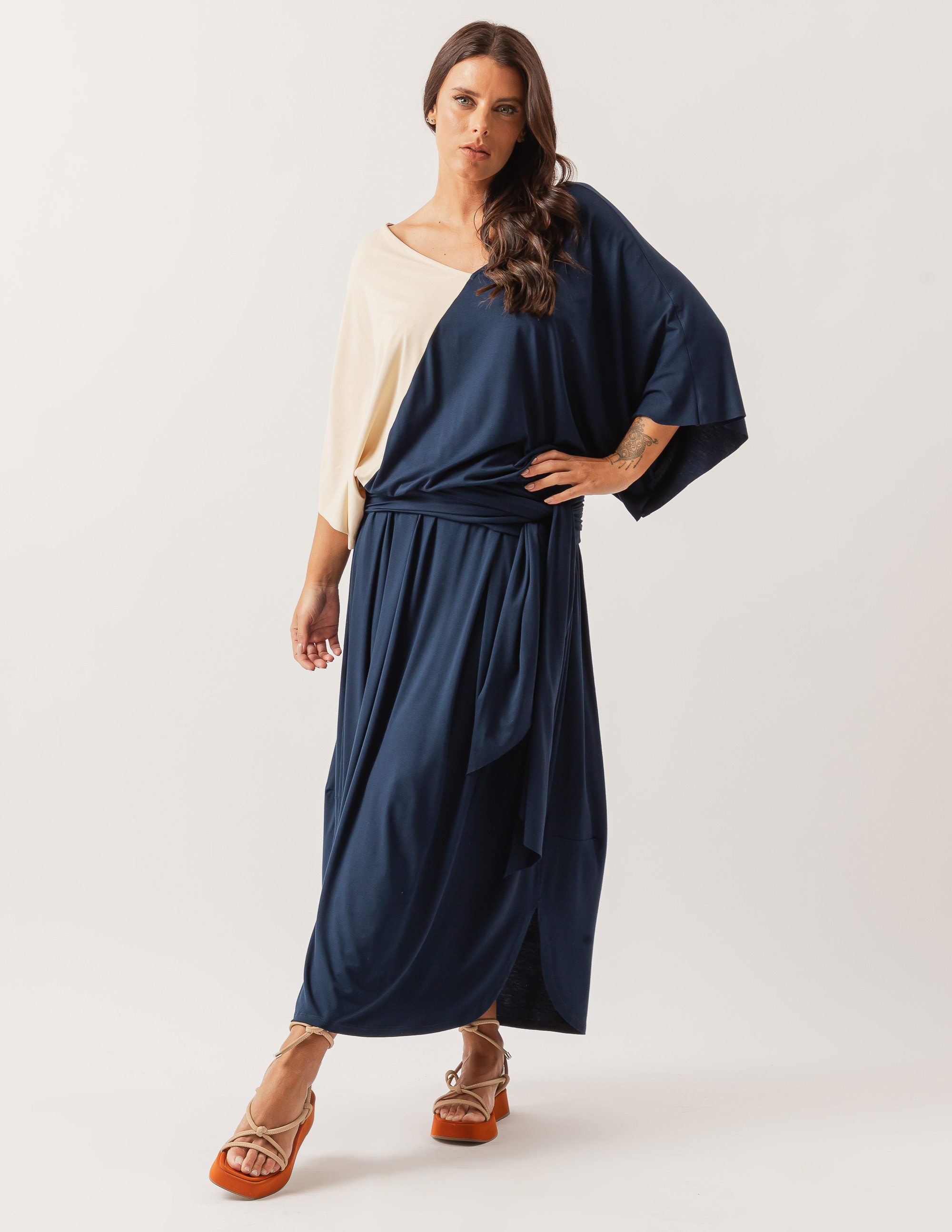 Blusa Morcego Bicolor Azul Marinho