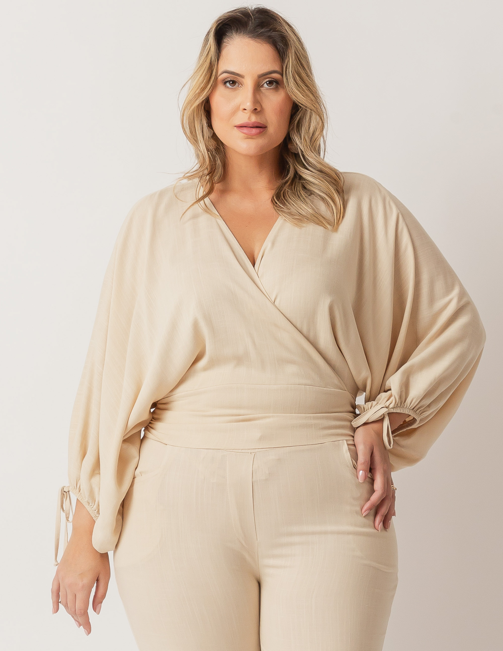 Blusa Transpasse Linho Bege Tapioca