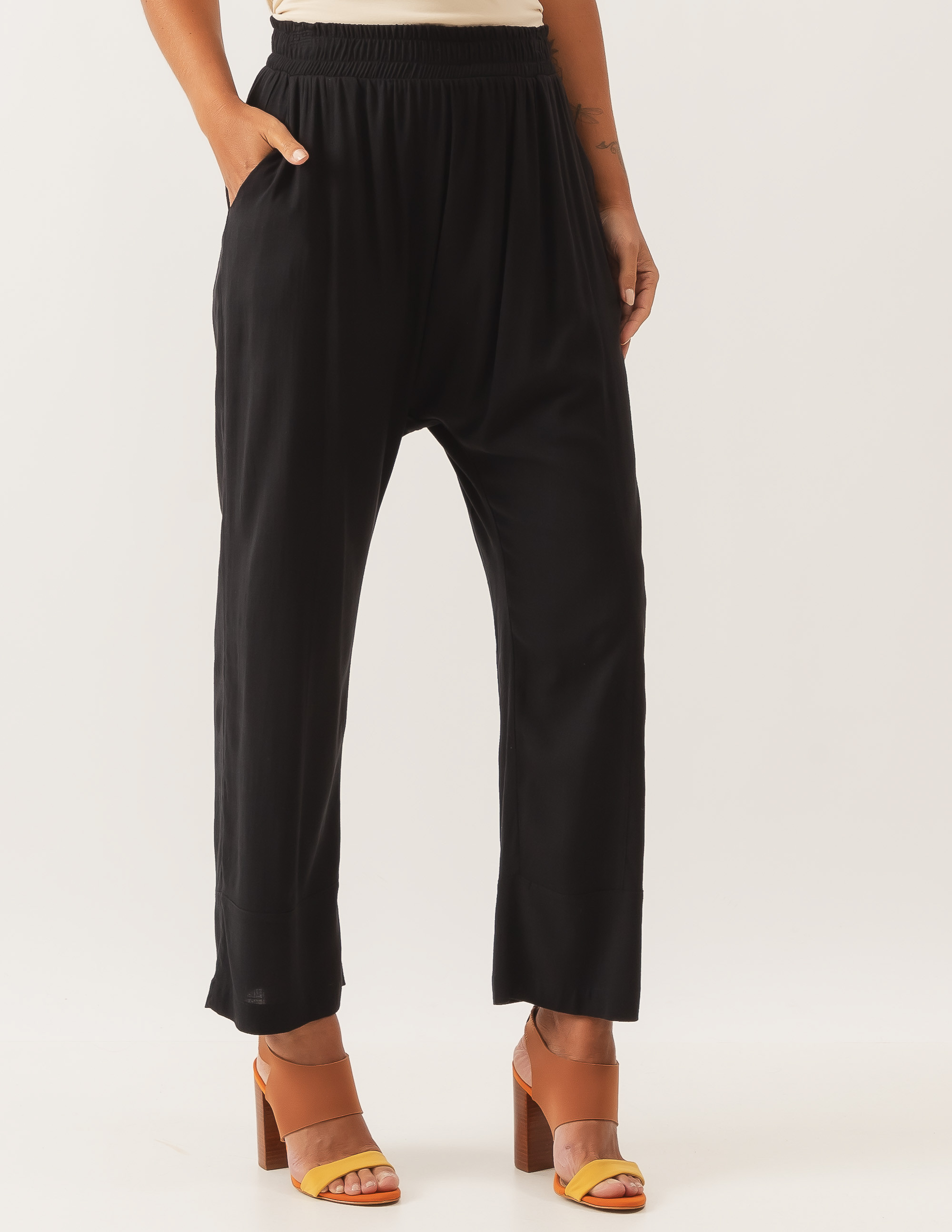 Calça Saruel Linho Preta