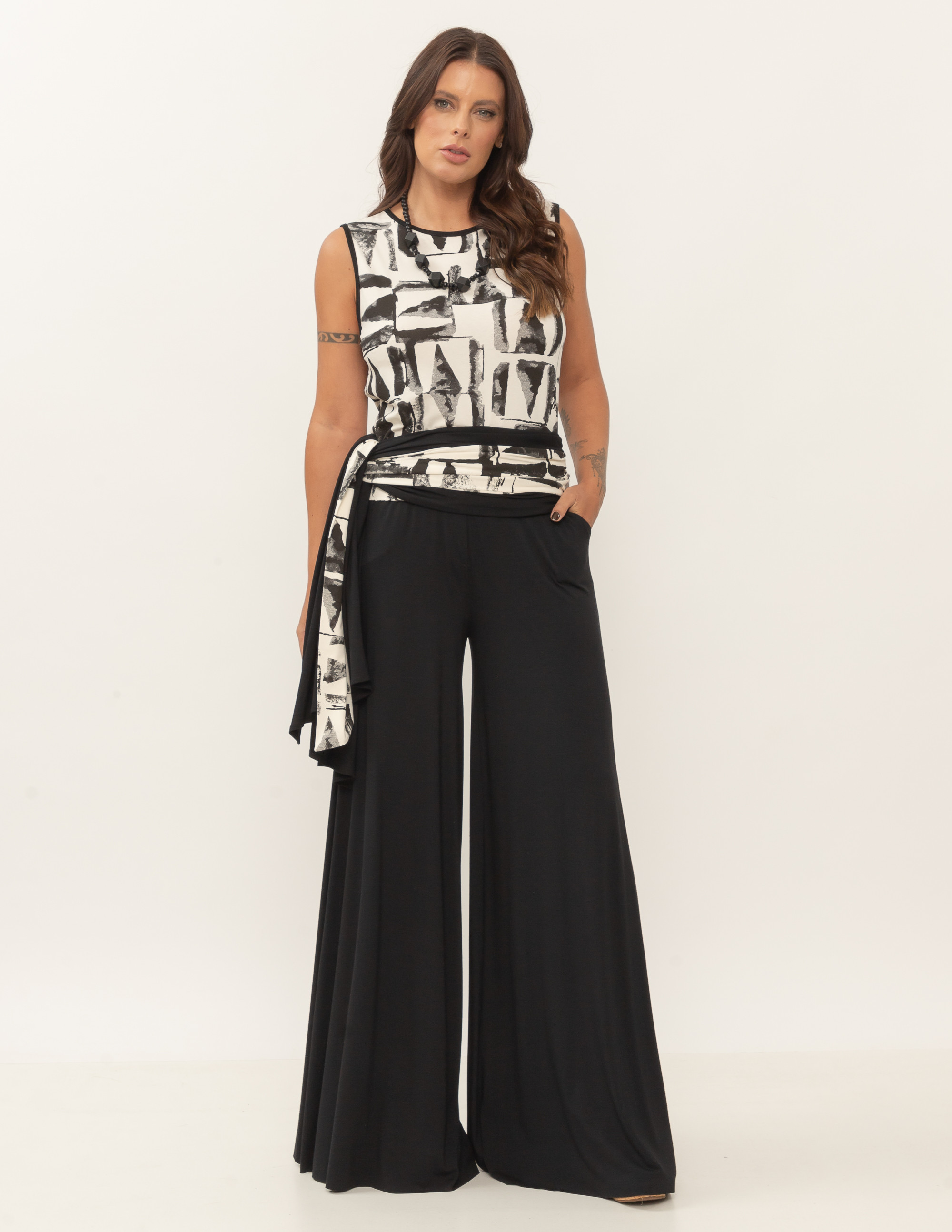 Regata Básica Estampa Blocos Preta