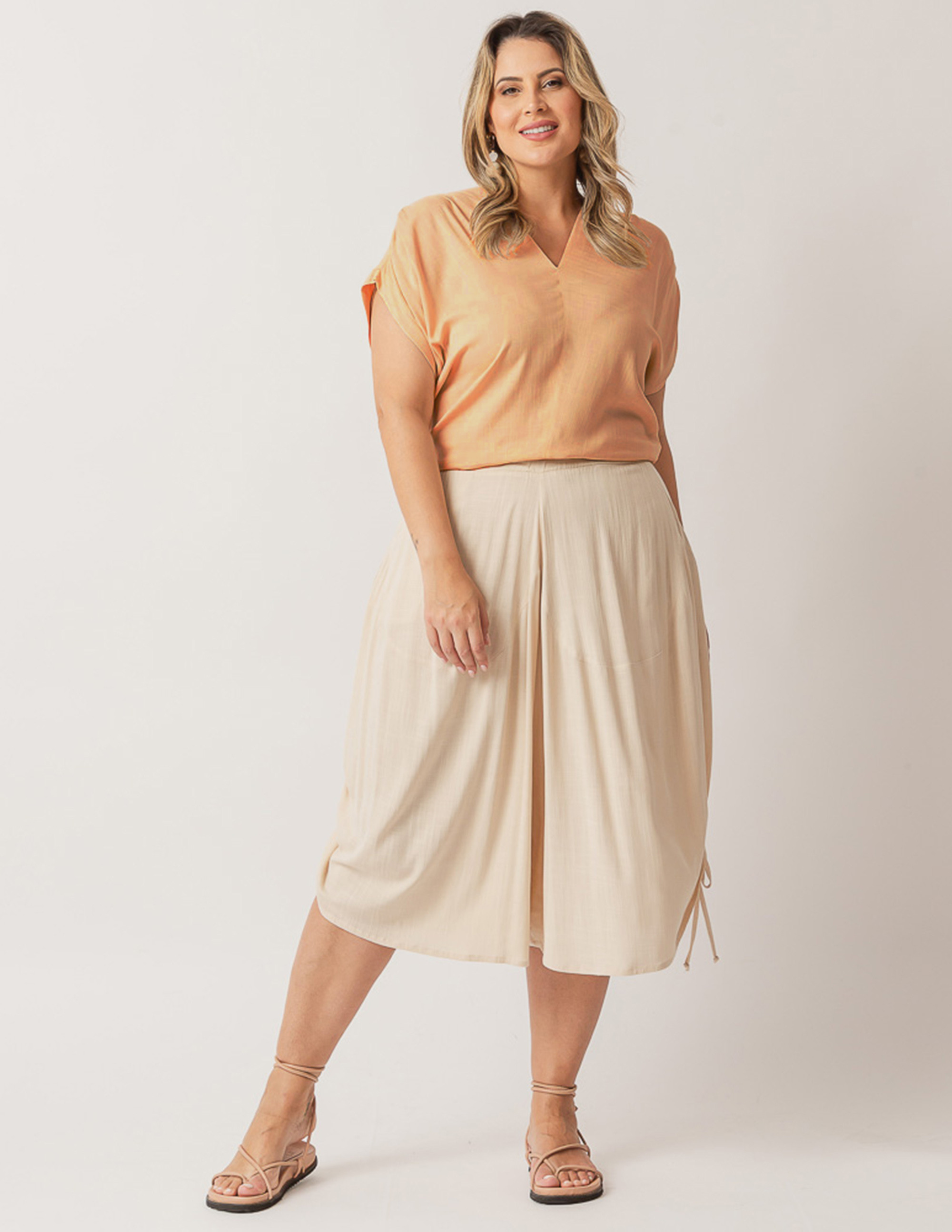 Blusa Franzida Ombro Bege Camurça