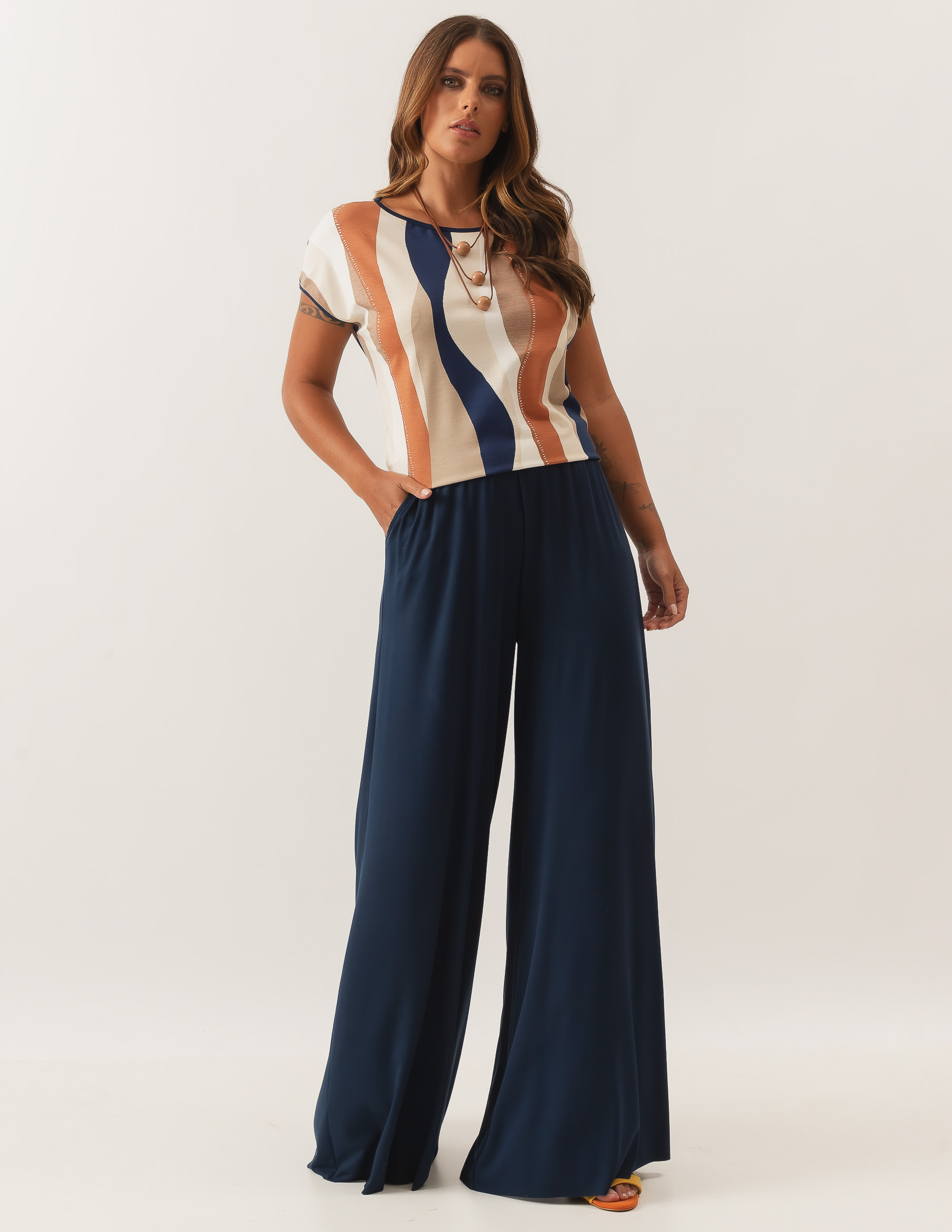 Camiseta Básica Estampa Ondas