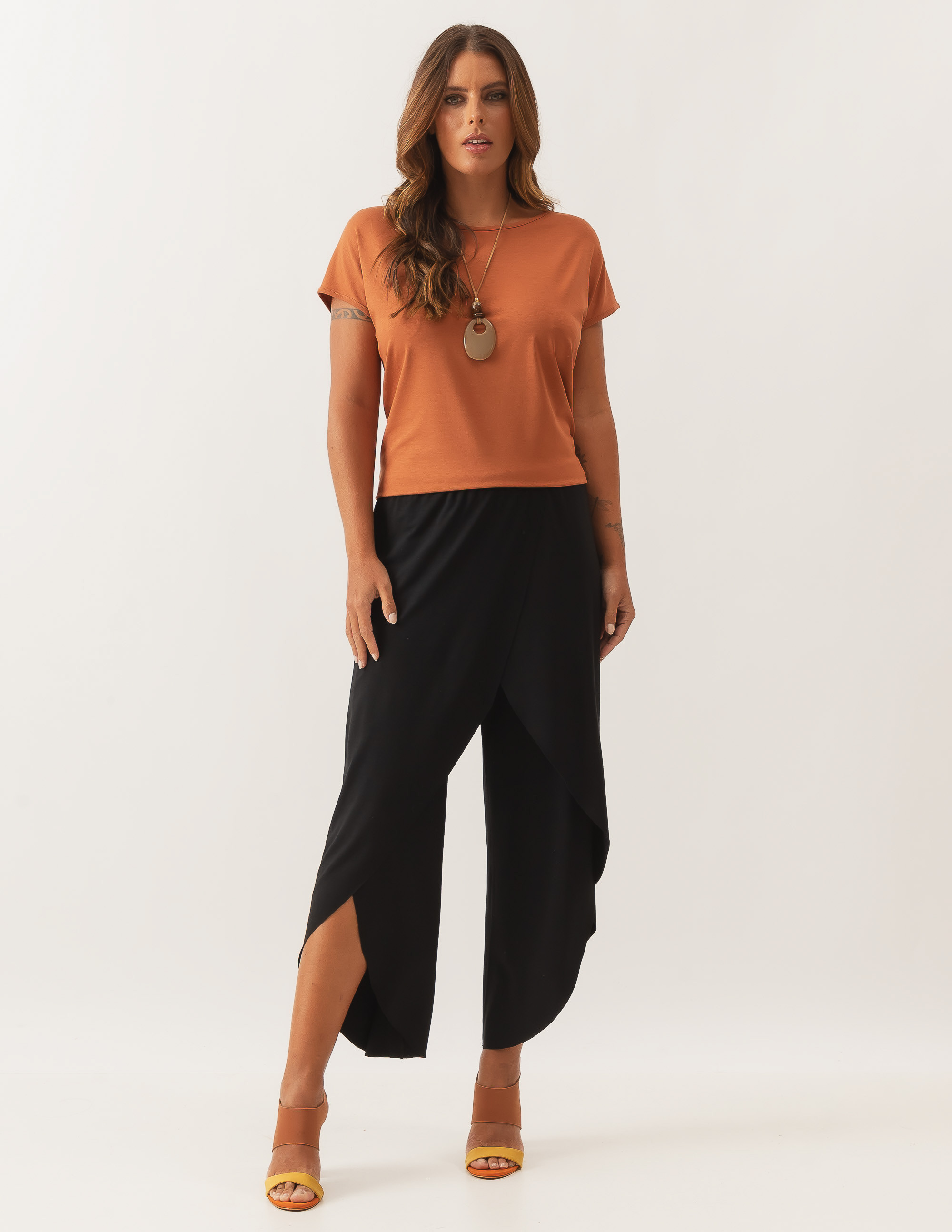 Camiseta Básica Marrom Amendoa