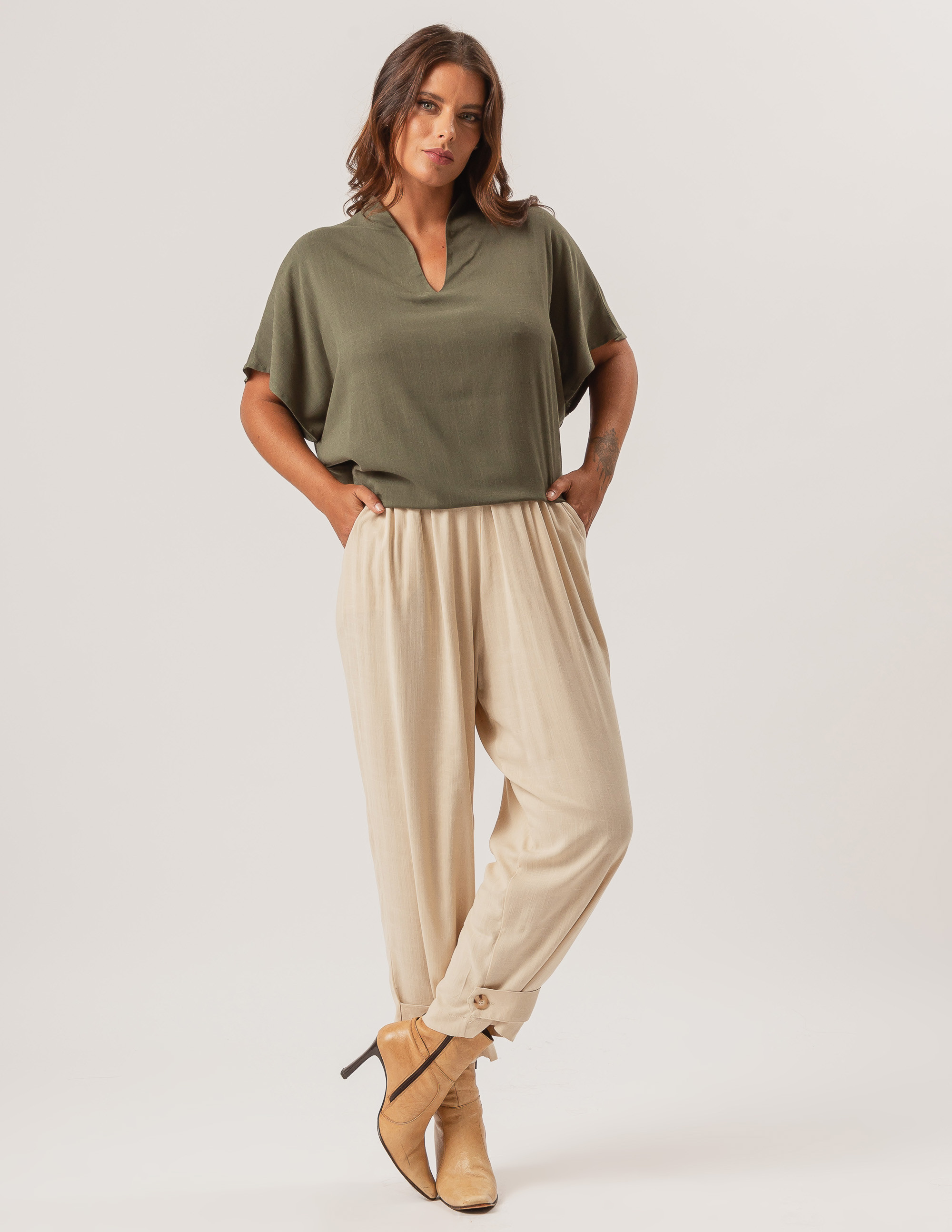 Blusa Gola Linho Verde Botânico