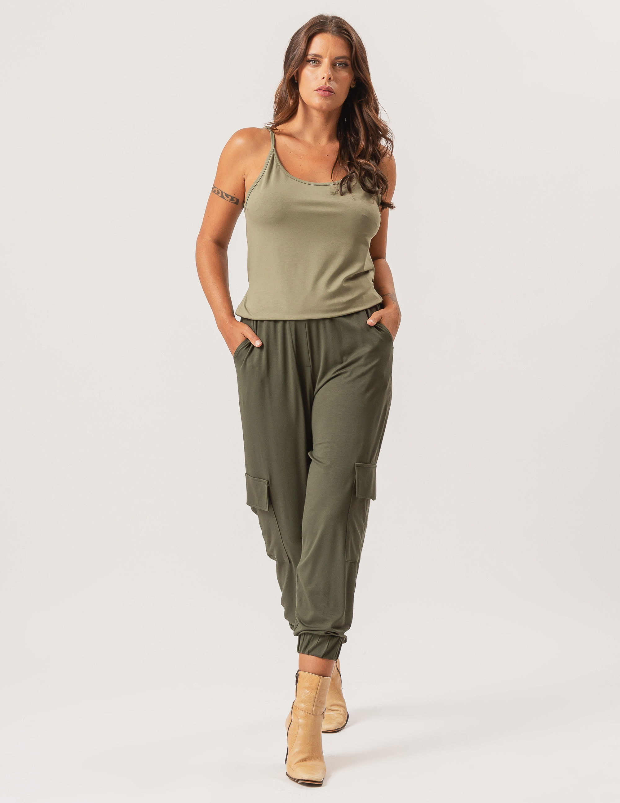 Calça Jogger Bolso Verde Selva