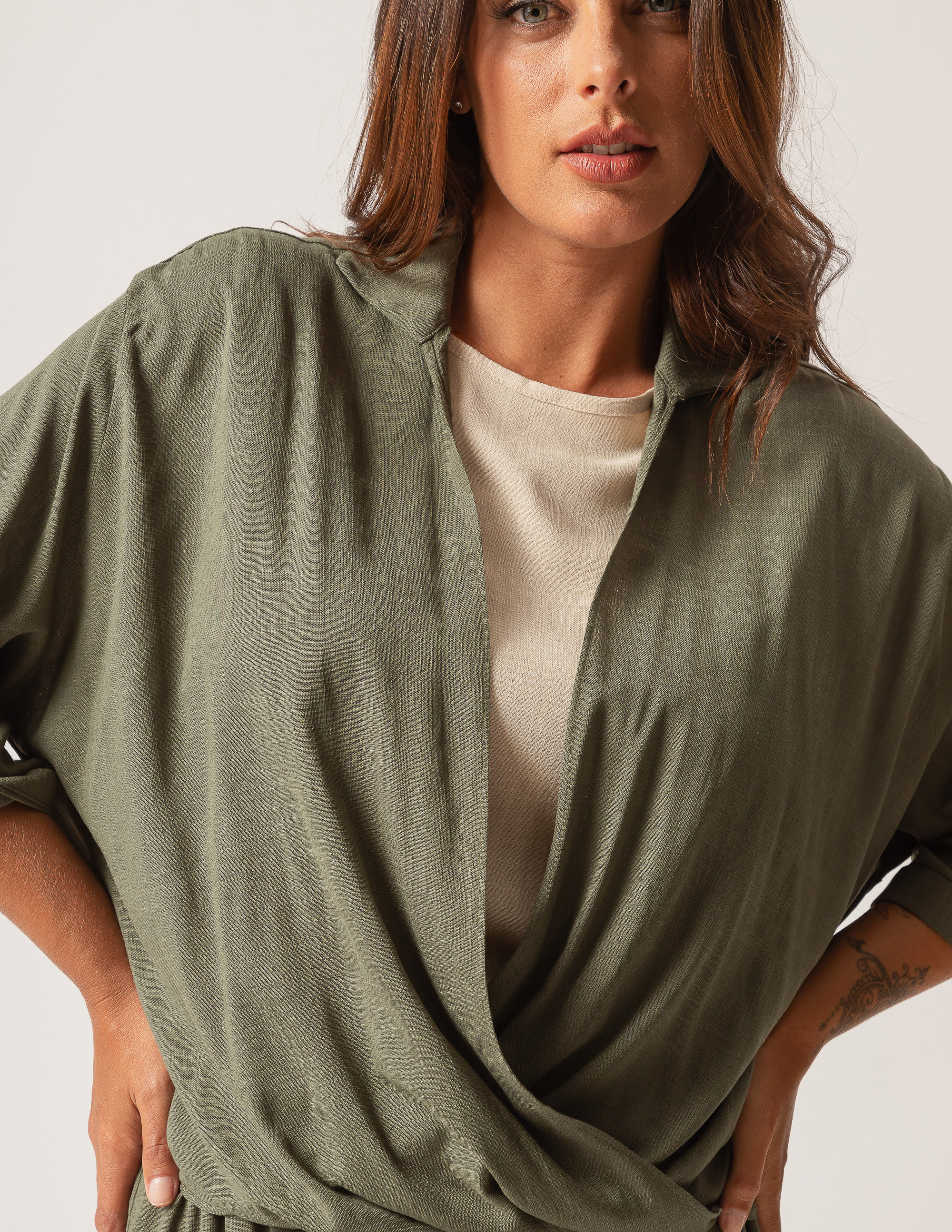 Camisa Linho Transpasse Frente Verde Botânico