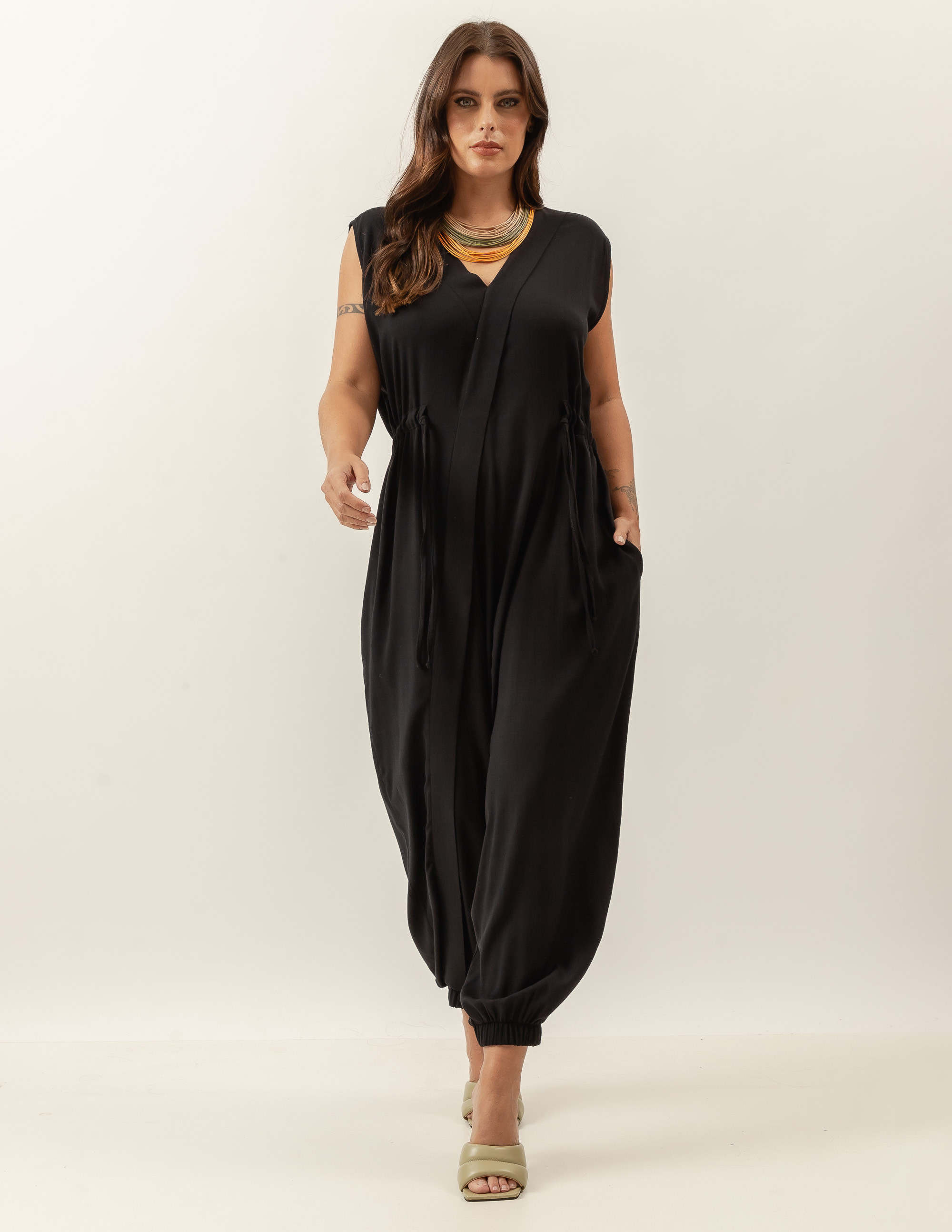 Macacão Linho Prega e Ajuste Cintura Preto