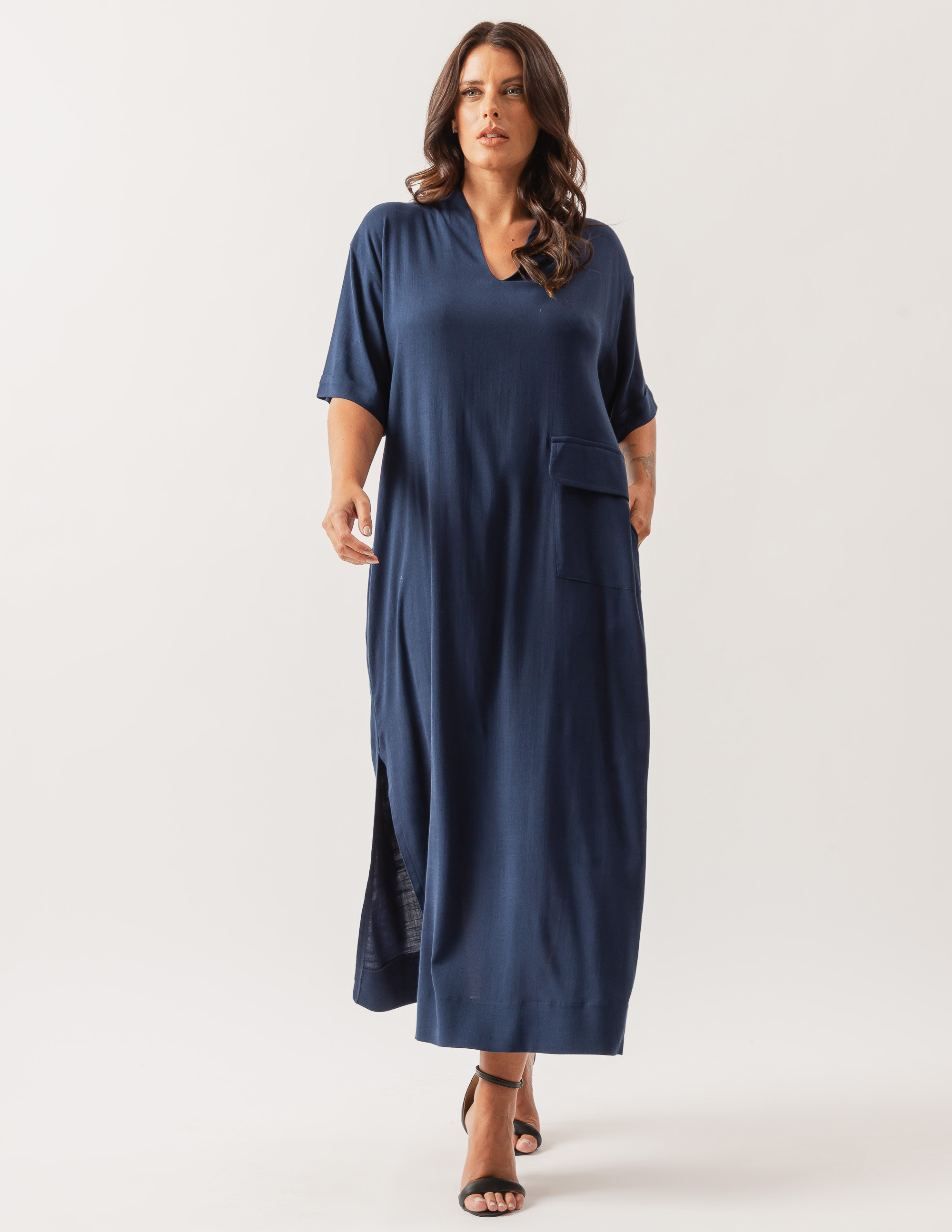 Vestido Linho Detalhe Bolso Azul Marinho