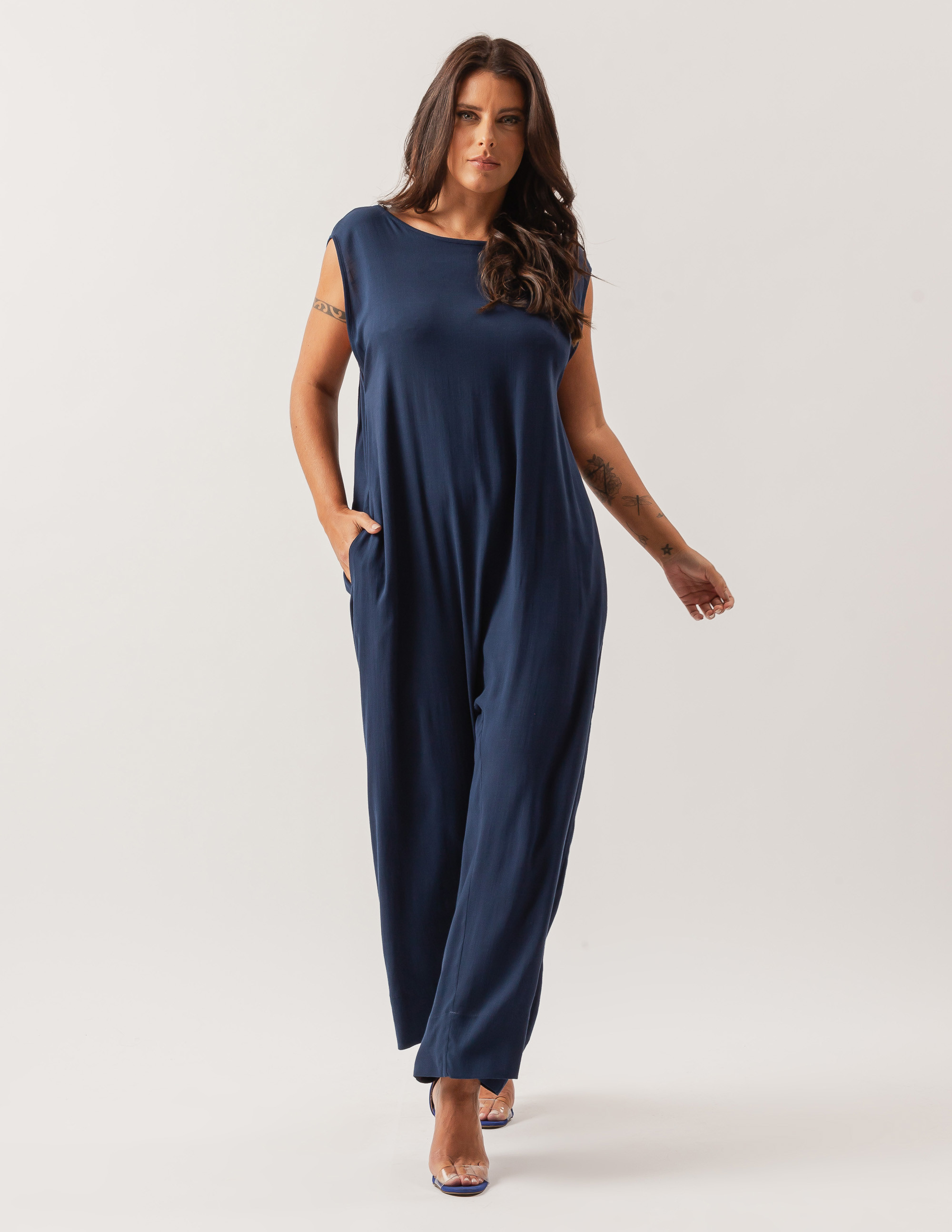 Macacão Linho Decote Costas Azul Marinho