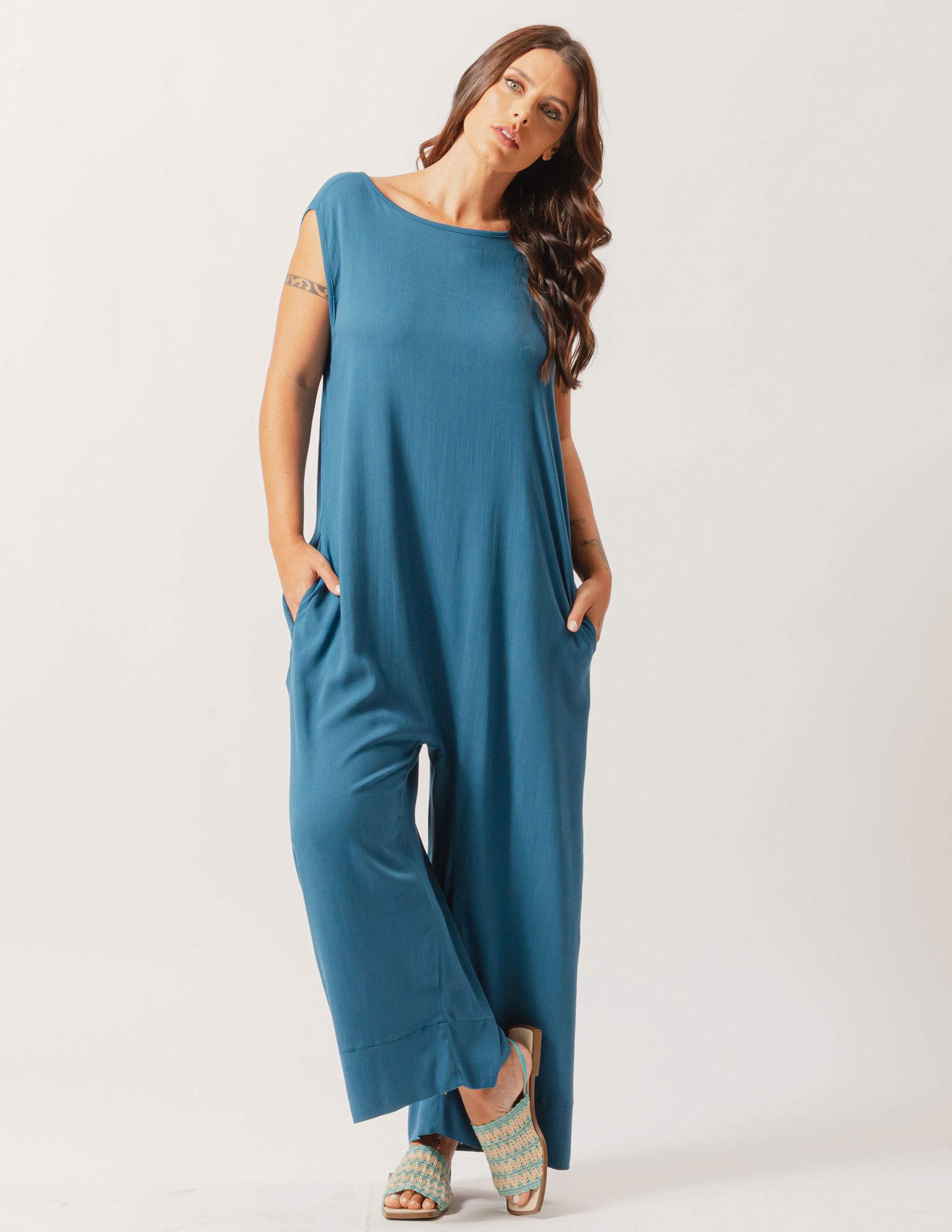 Macacão Linho Decote Costas Petróleo