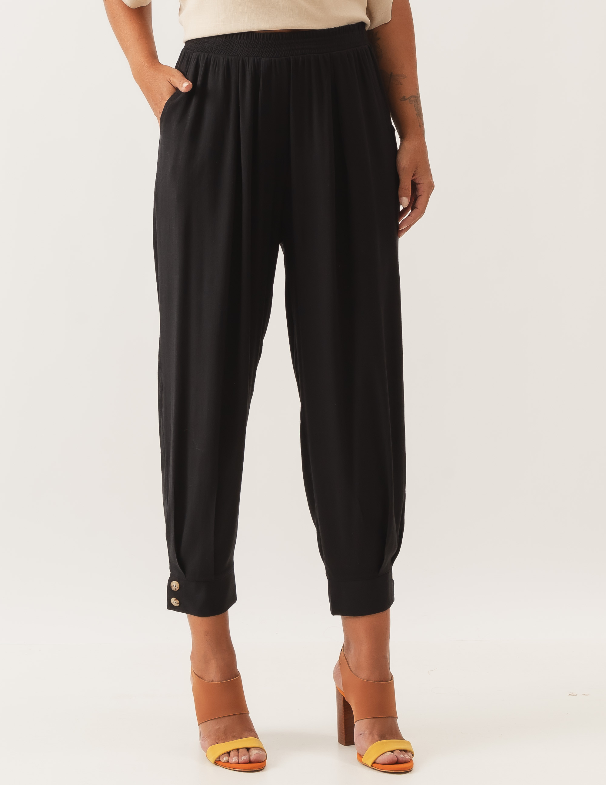 Calça Botão Barra Linho Preta