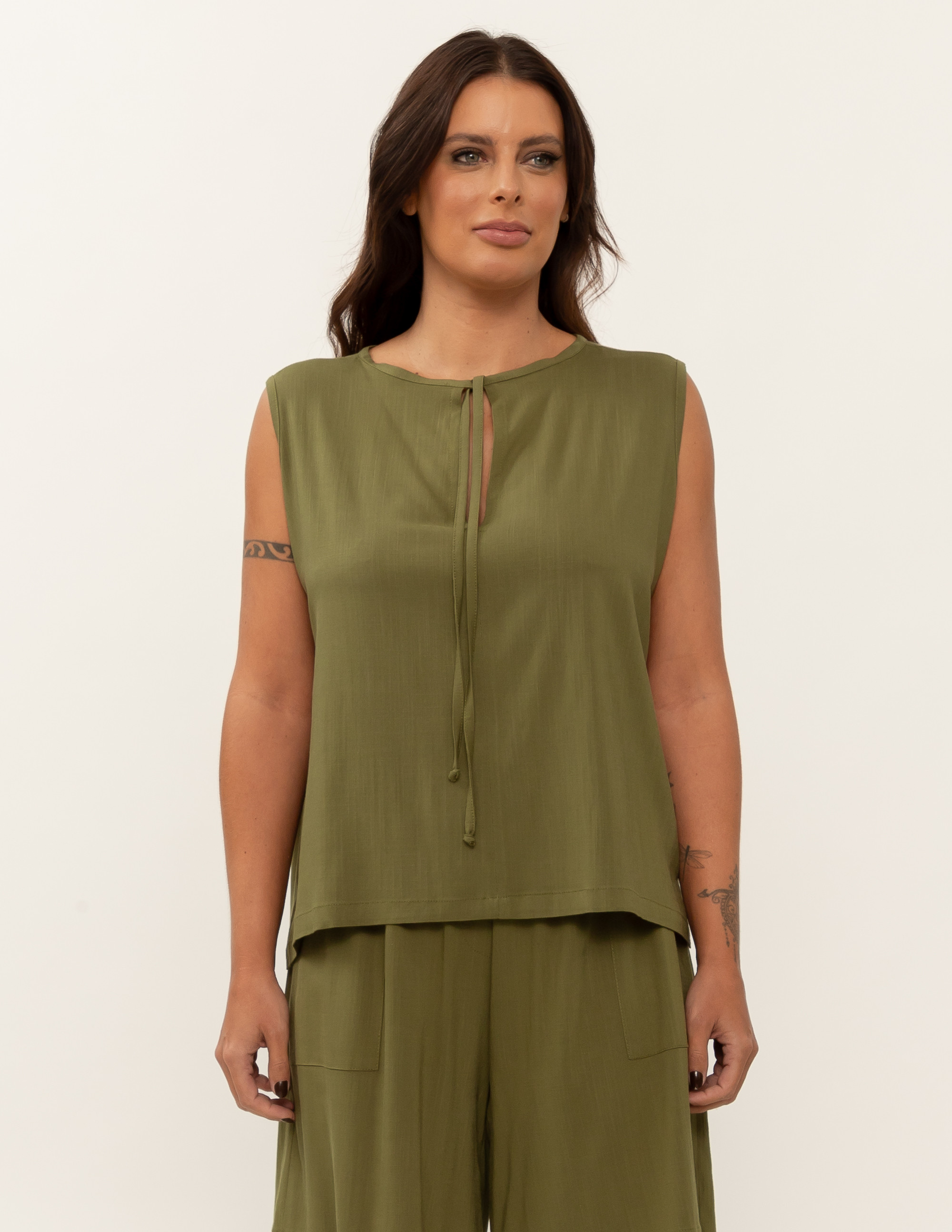 Blusa Linho Decote Amarrado Verde Selva