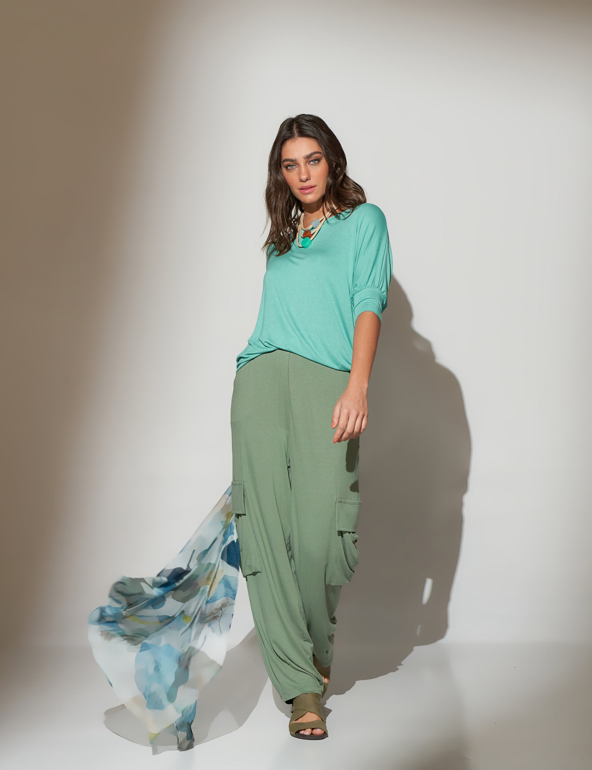 Calça Bolso Lateral Azeitona-U