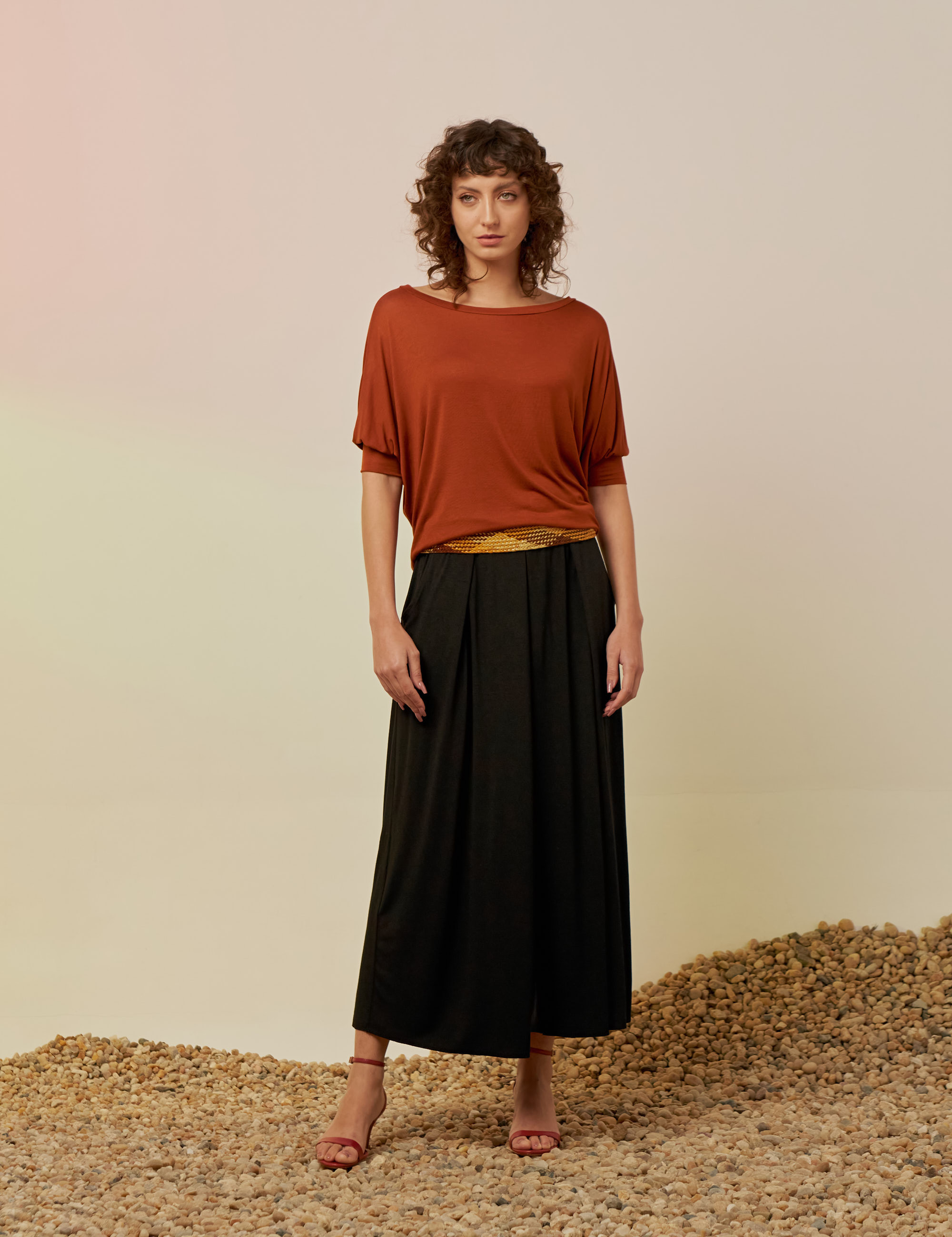 Calça Pantacourt Prega Preta