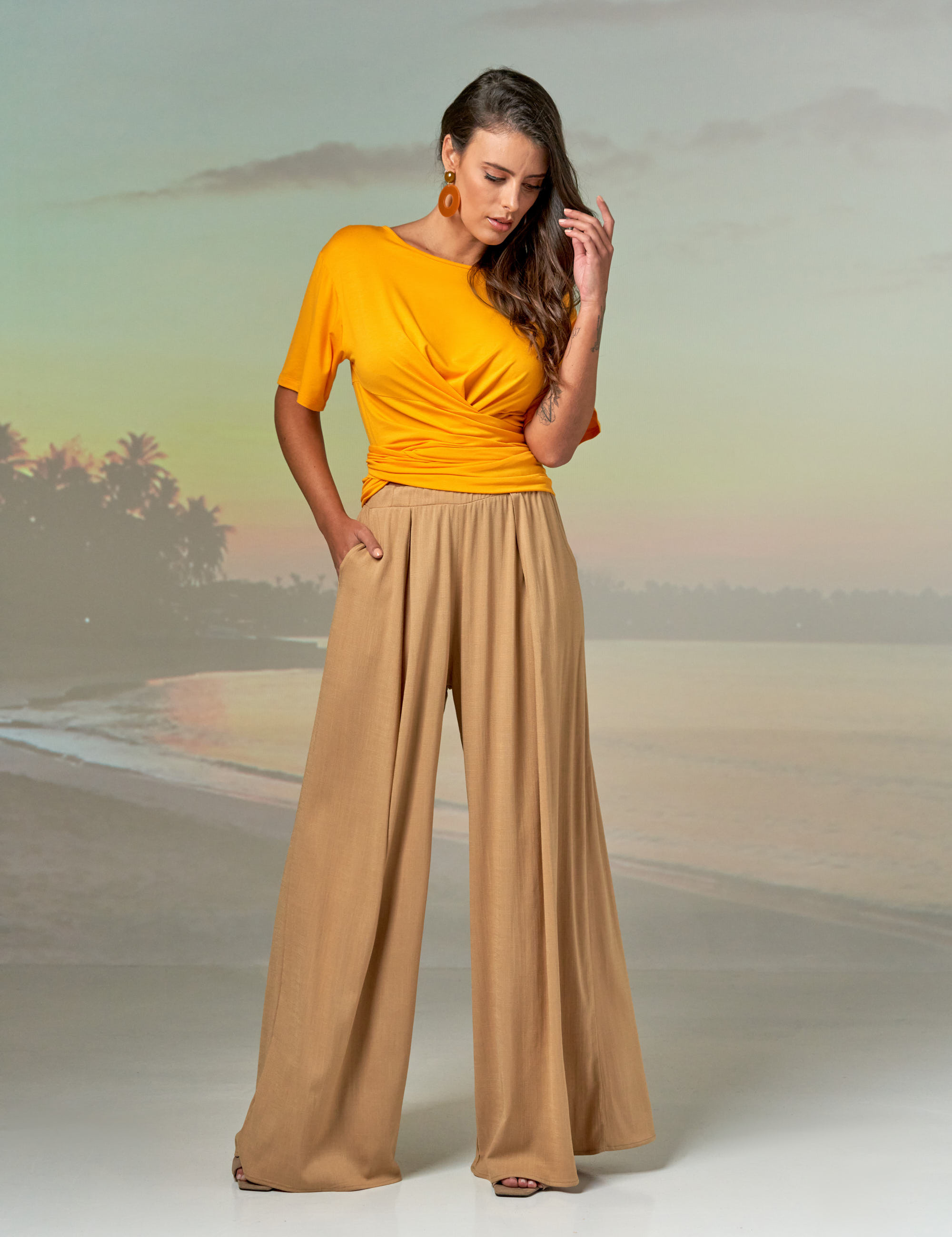 Calça Pantalona Linho Pregas Areia