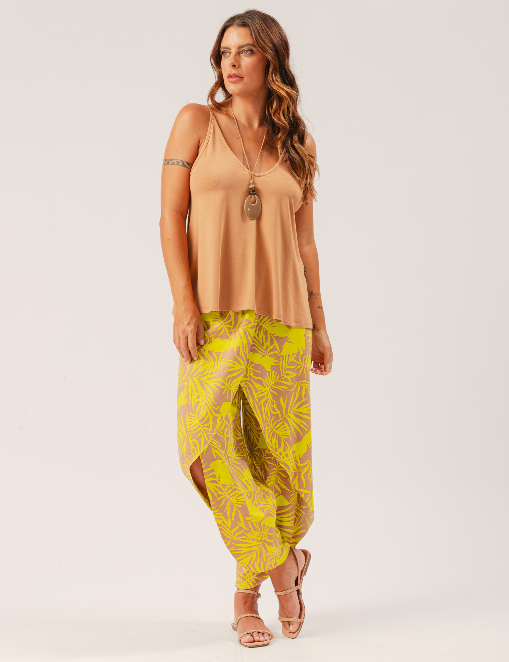 Calça Envelope Estampa Folhas