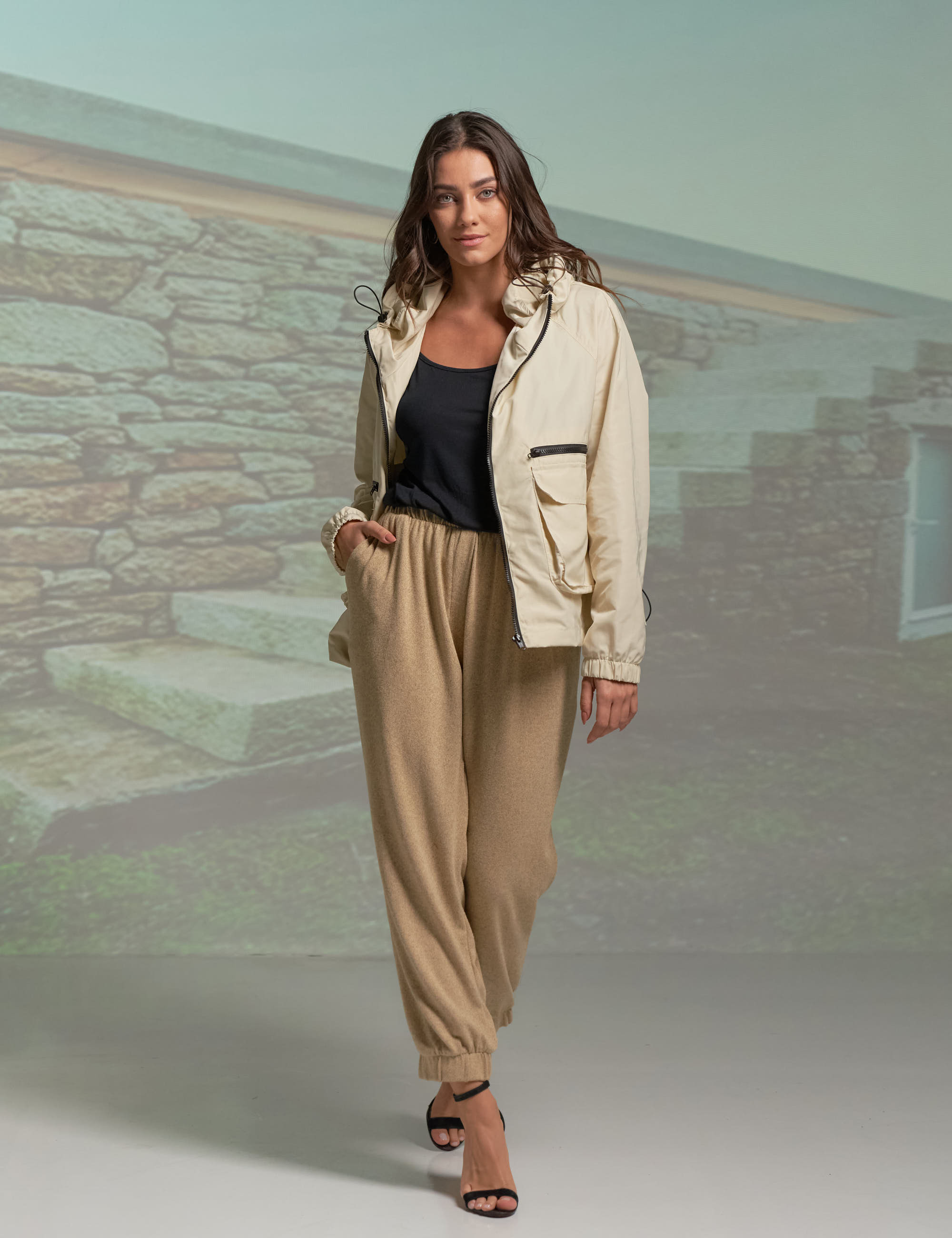 Jaqueta Cropped Nylon Trigo