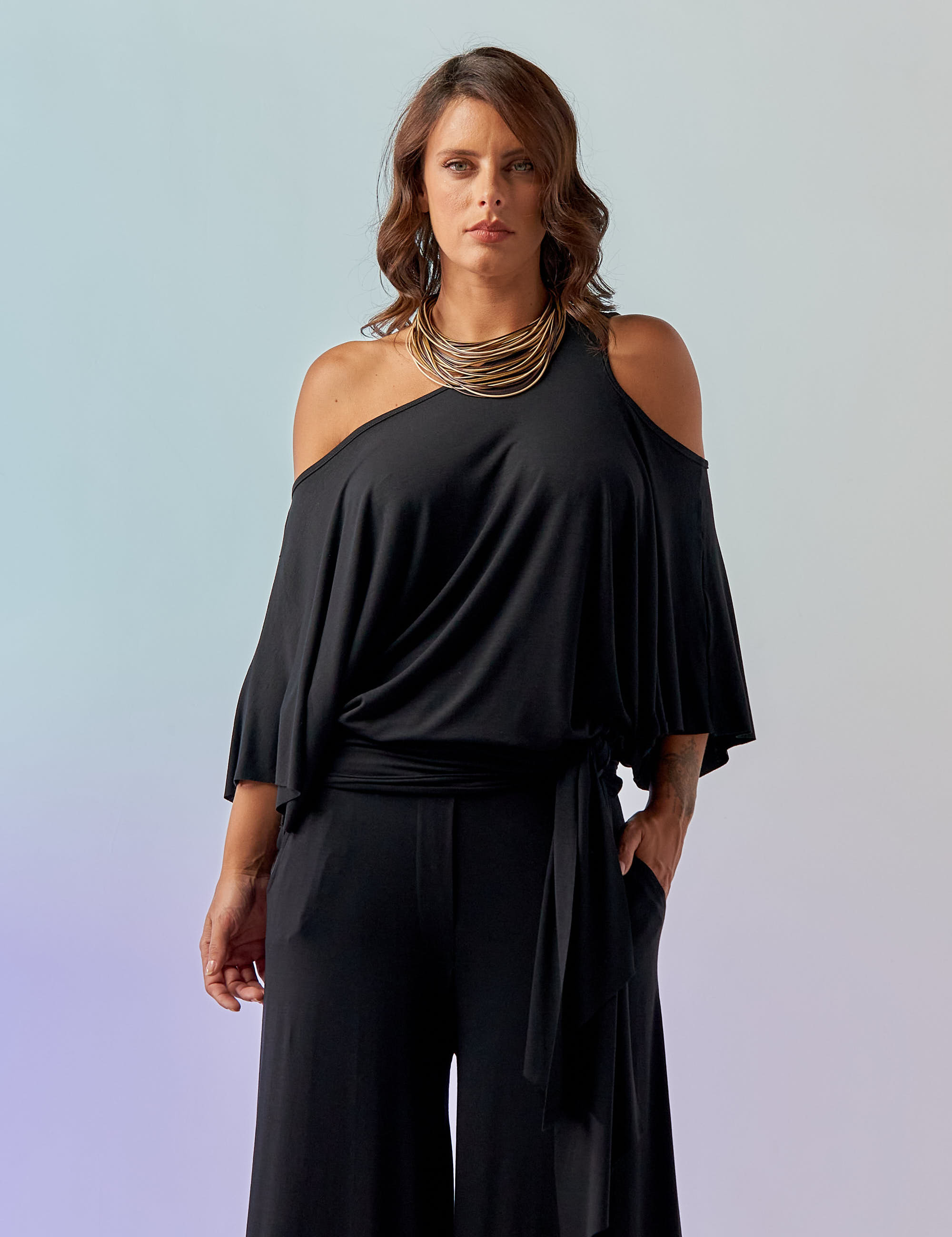 Blusa Abertura Ombros Faixa Preta