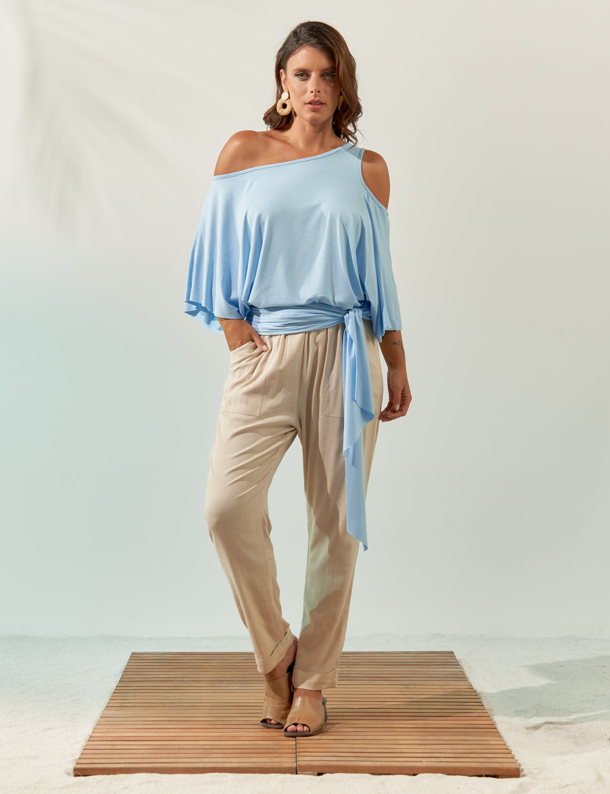 Blusa Abertura Ombros Faixa Azul Brisa