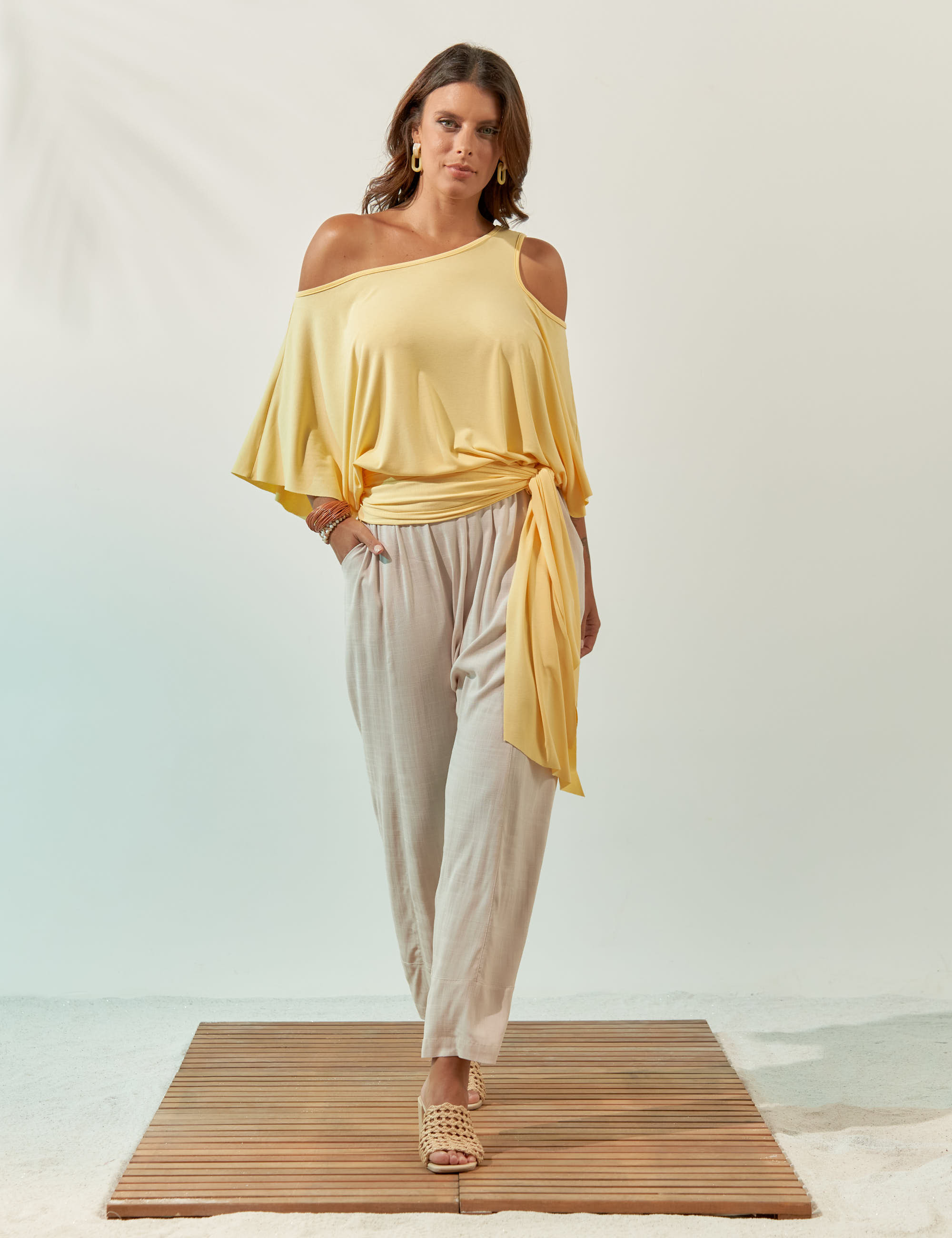 Blusa Abertura Ombros Faixa Amarelo Solar