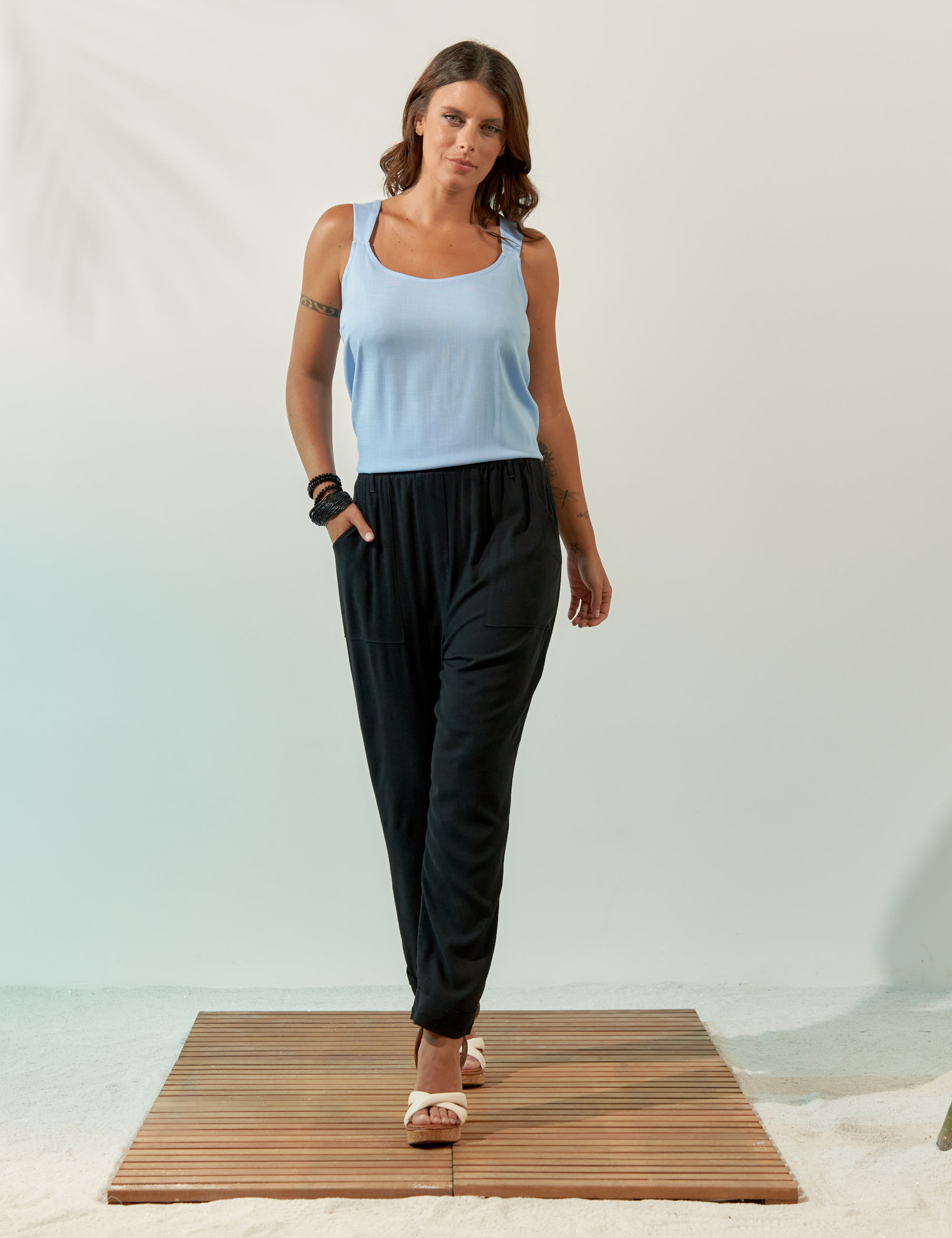 Regata Alça Larga Linho Azul Brisa