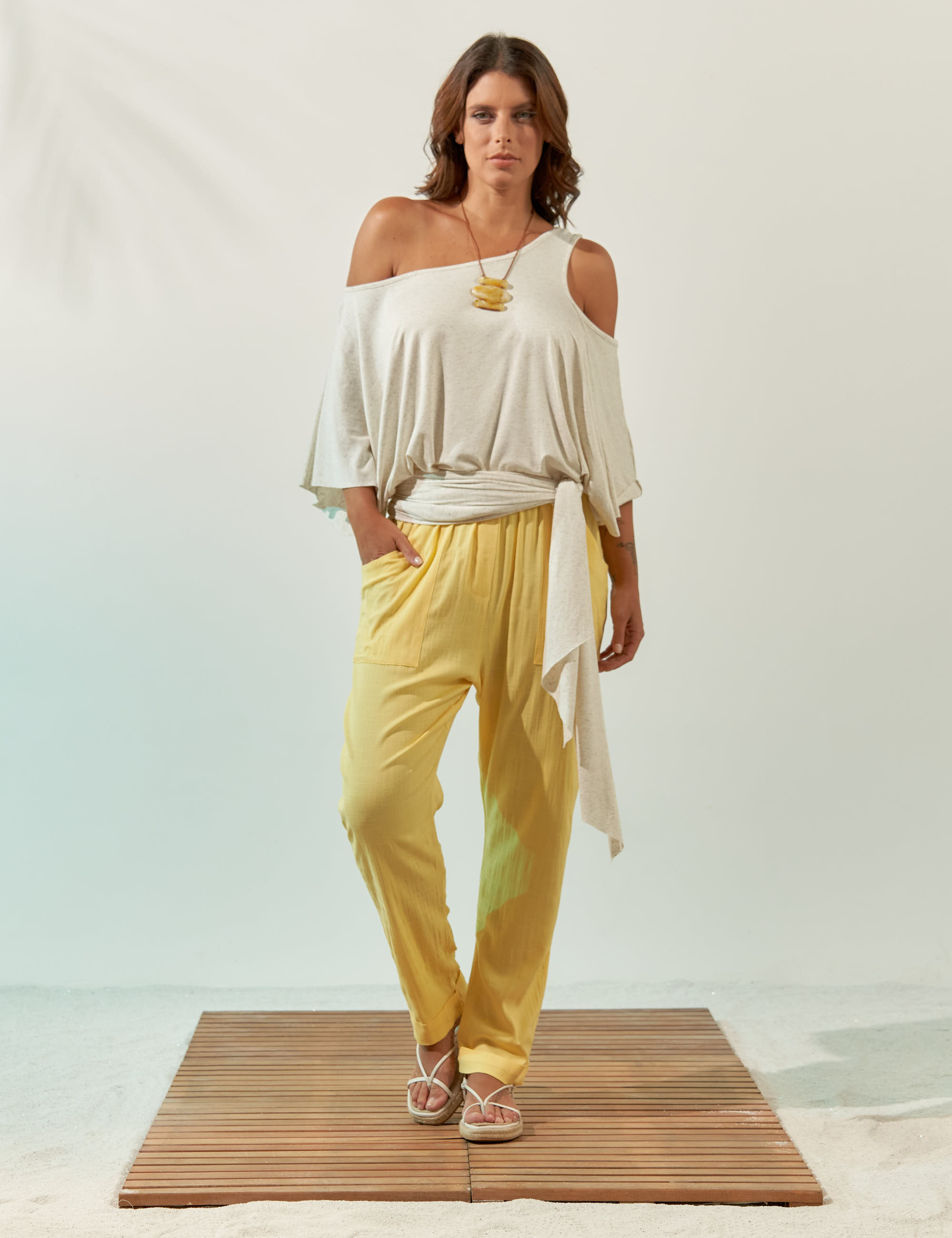 Blusa Abertura Ombros Faixa Linen