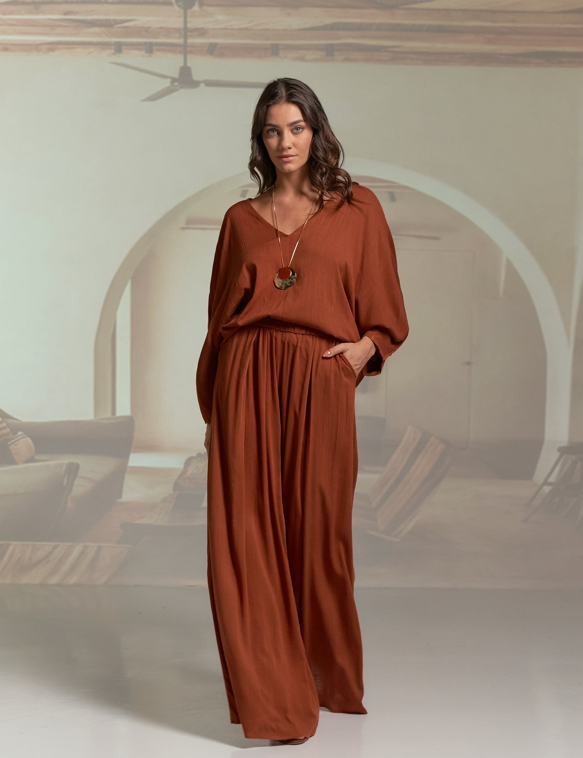 Calça Pantalona Linho Pregas Amendoim