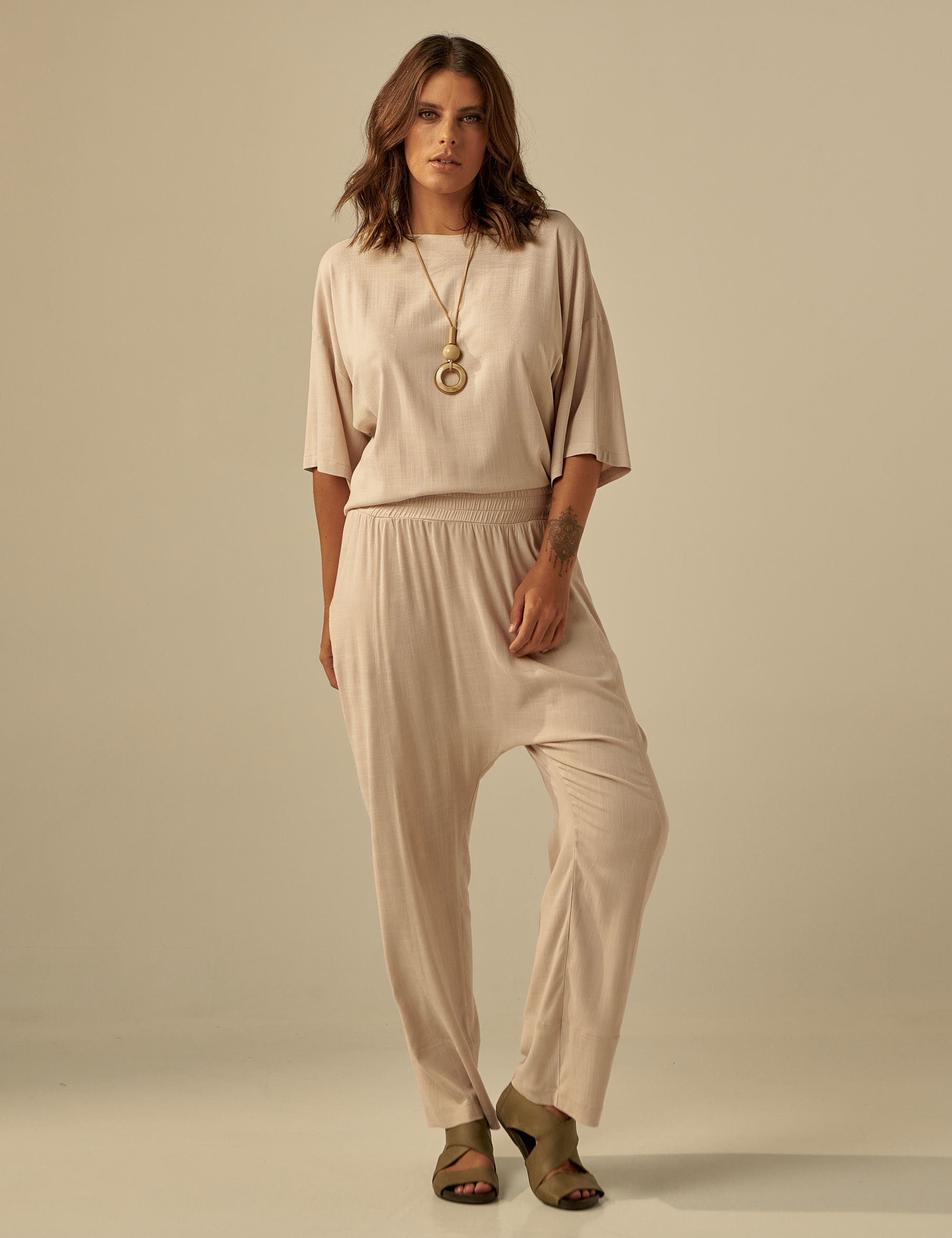 Blusa Canoa Linho Aspargo