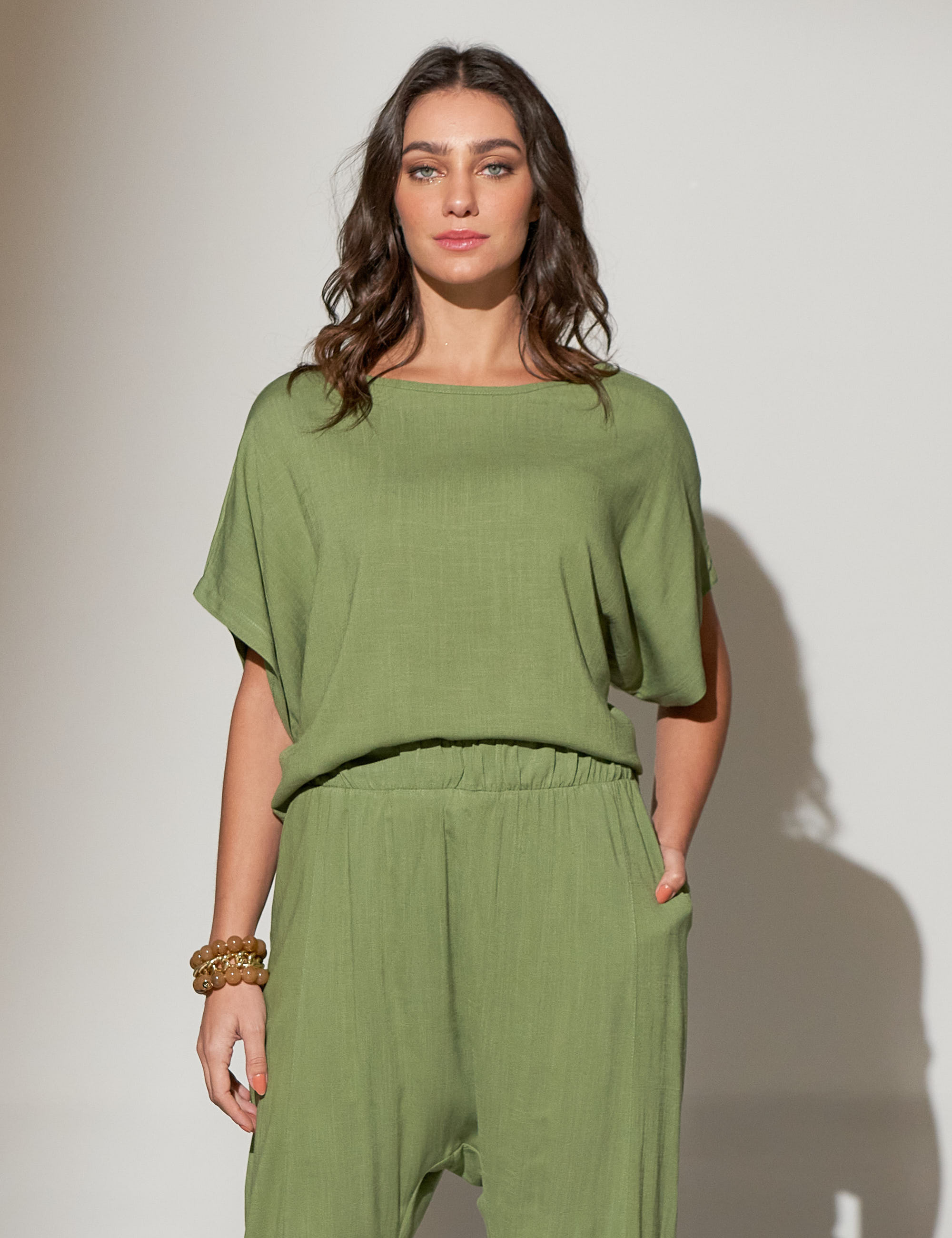 Blusa Quadrada Linho Azeitona