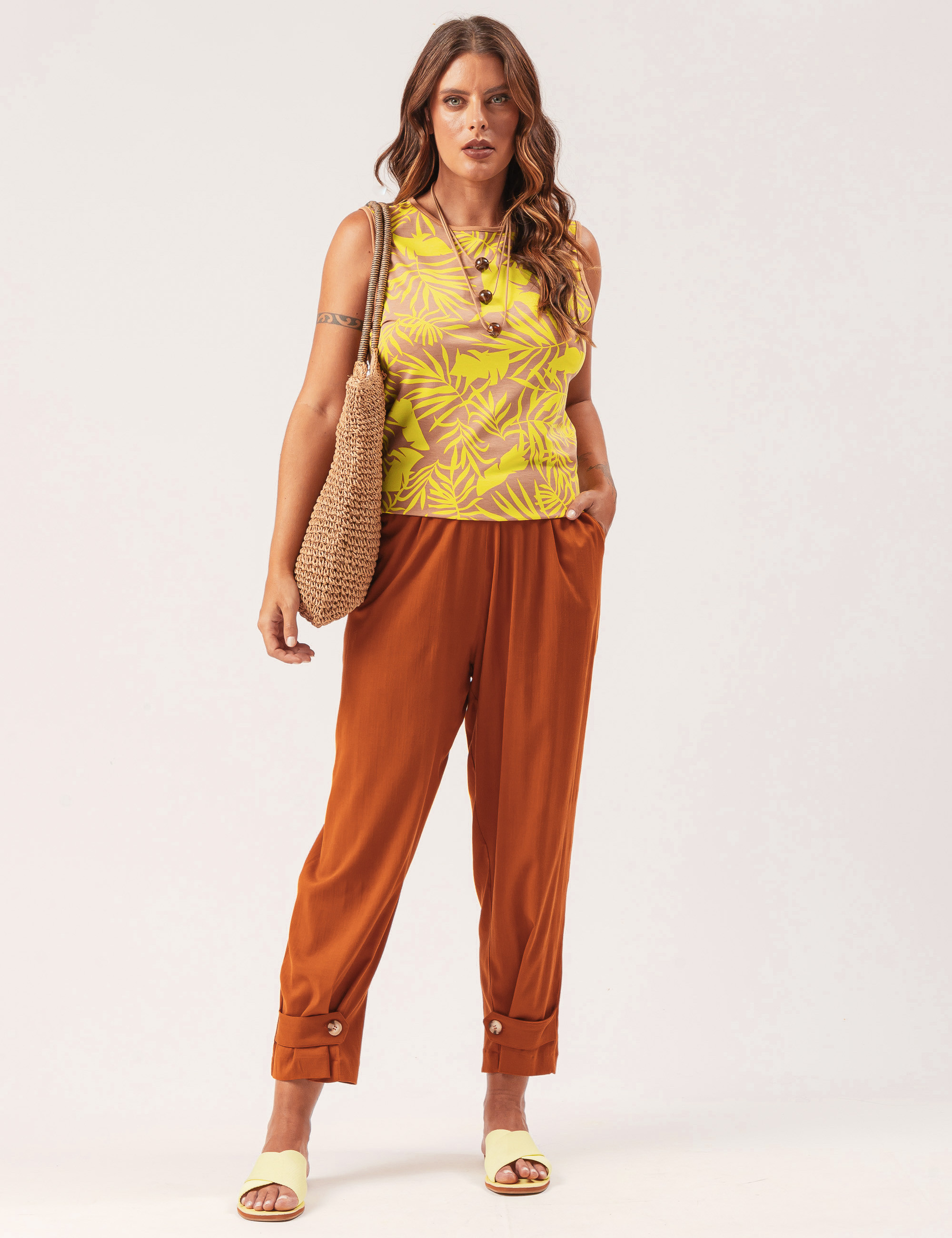 Calça Linho Botão Barra Marrom Terra