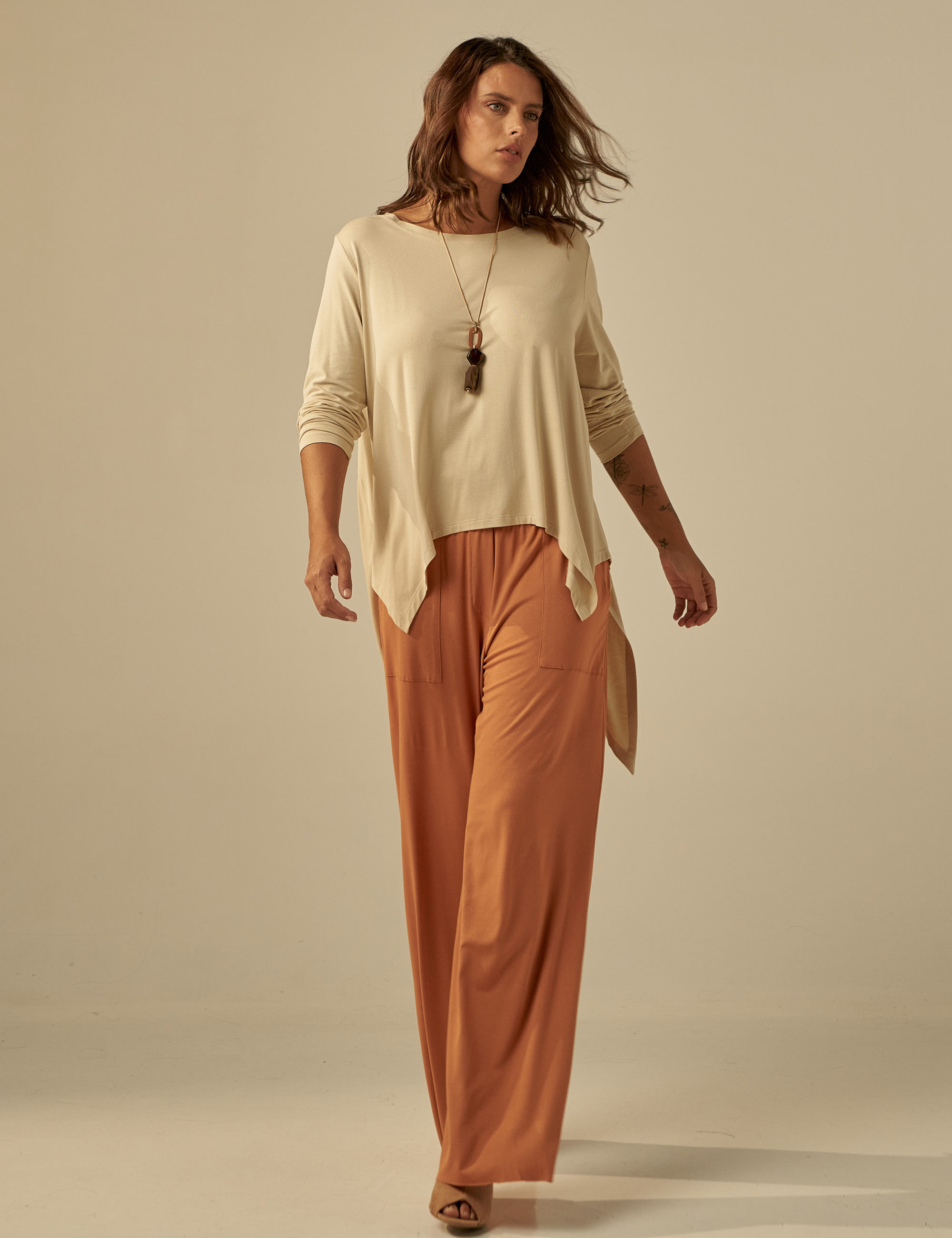 Blusa Ponta Manga Longa Areia