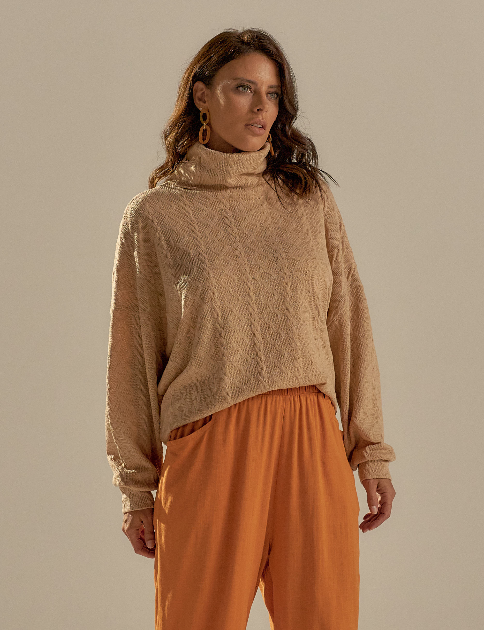 Cacharrel Tricô Areia