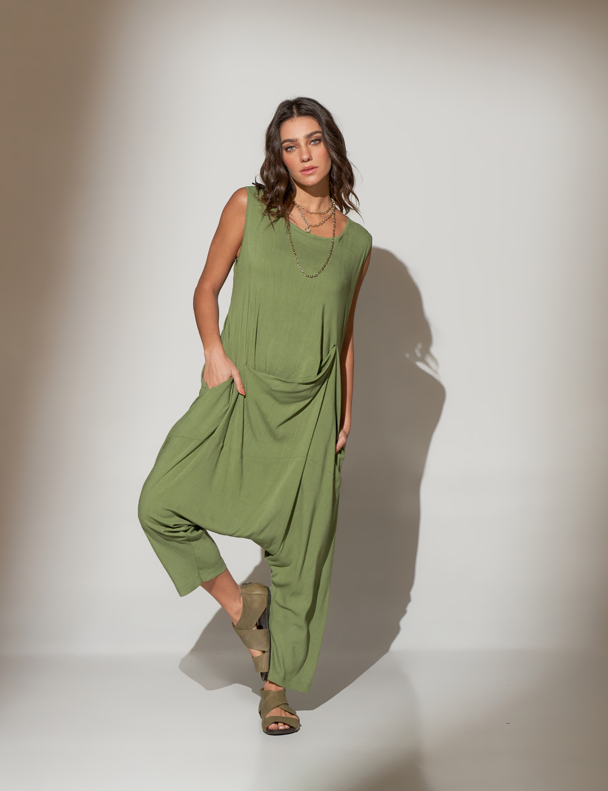 Macacão Saruel Linho Azeitona-U