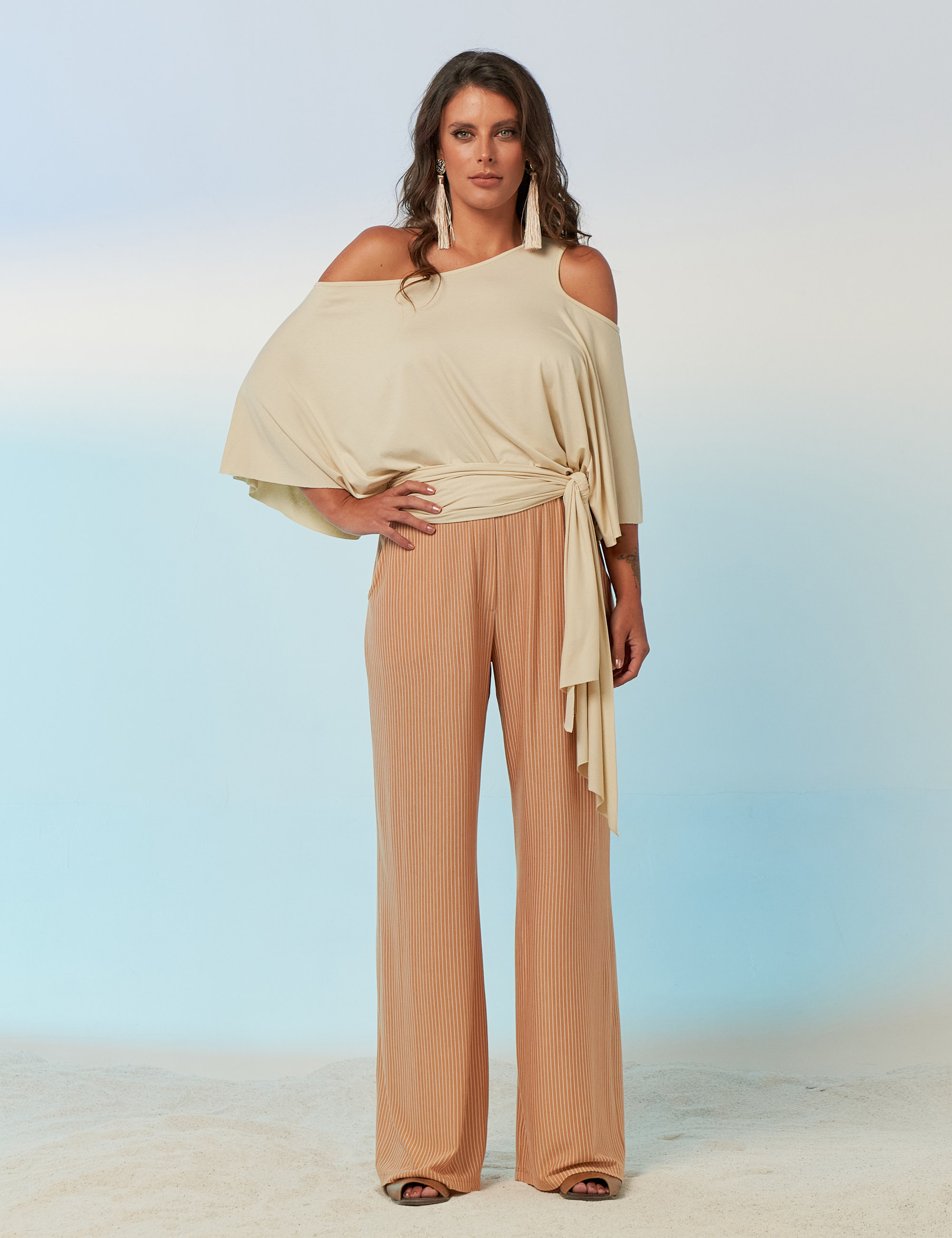 Blusa Abertura Ombros Faixa Trigo