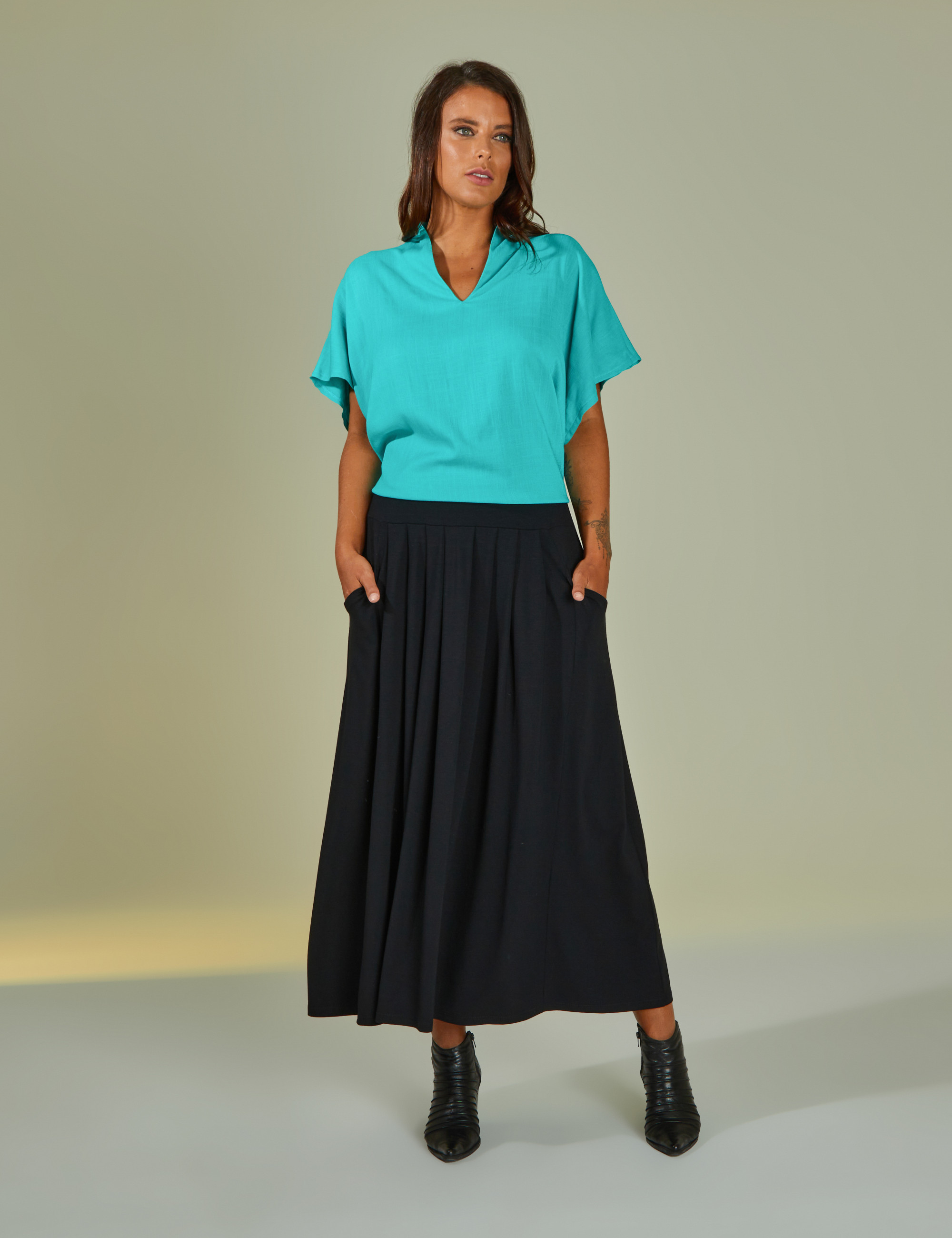 Blusa Gola Linho Azul Caribe